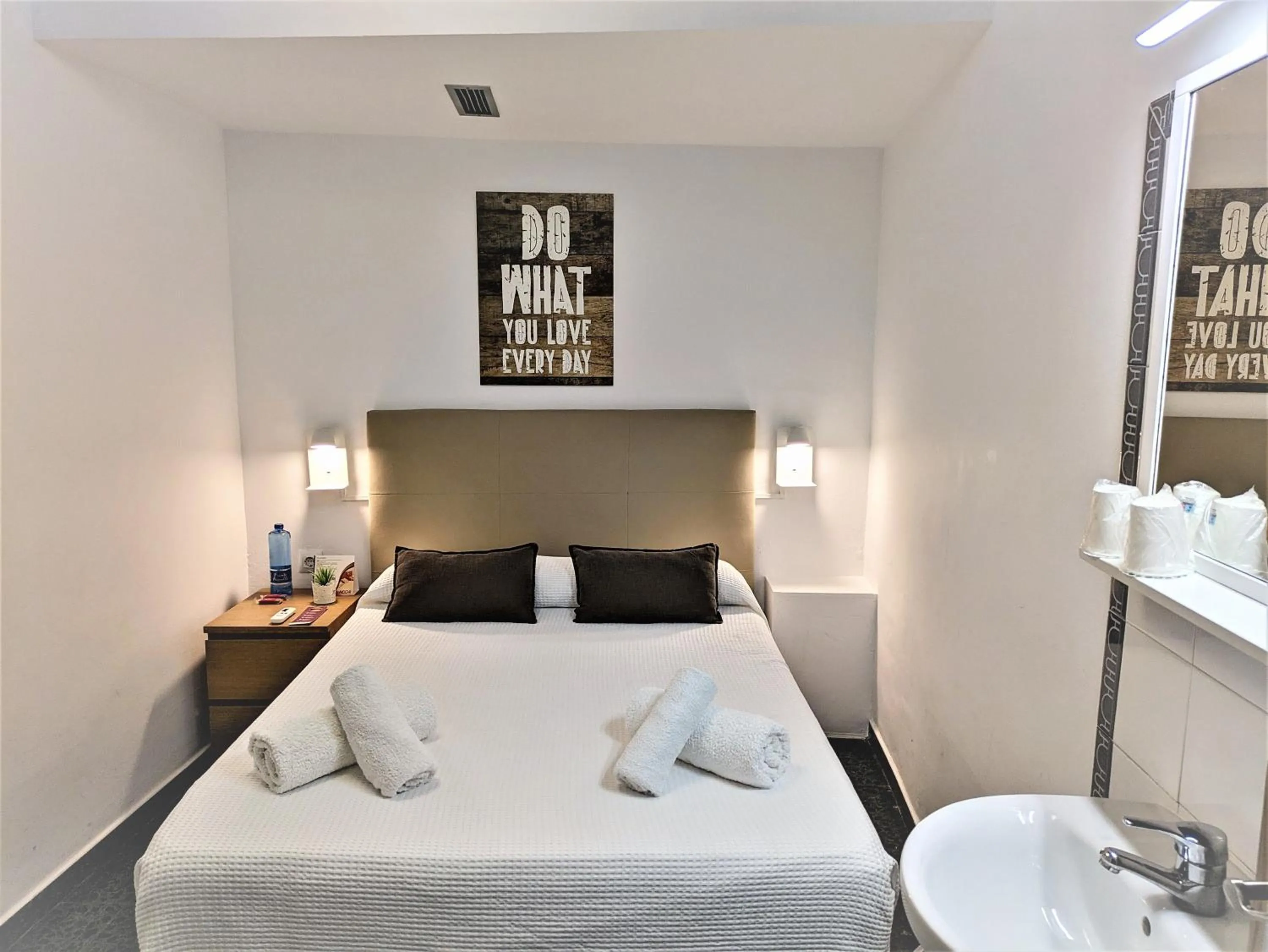 Bed in Hostal Alogar