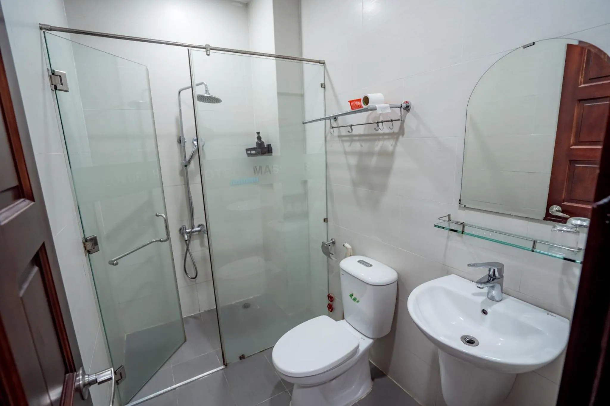 Shower in LUXURY HOTEL HẬU GIANG