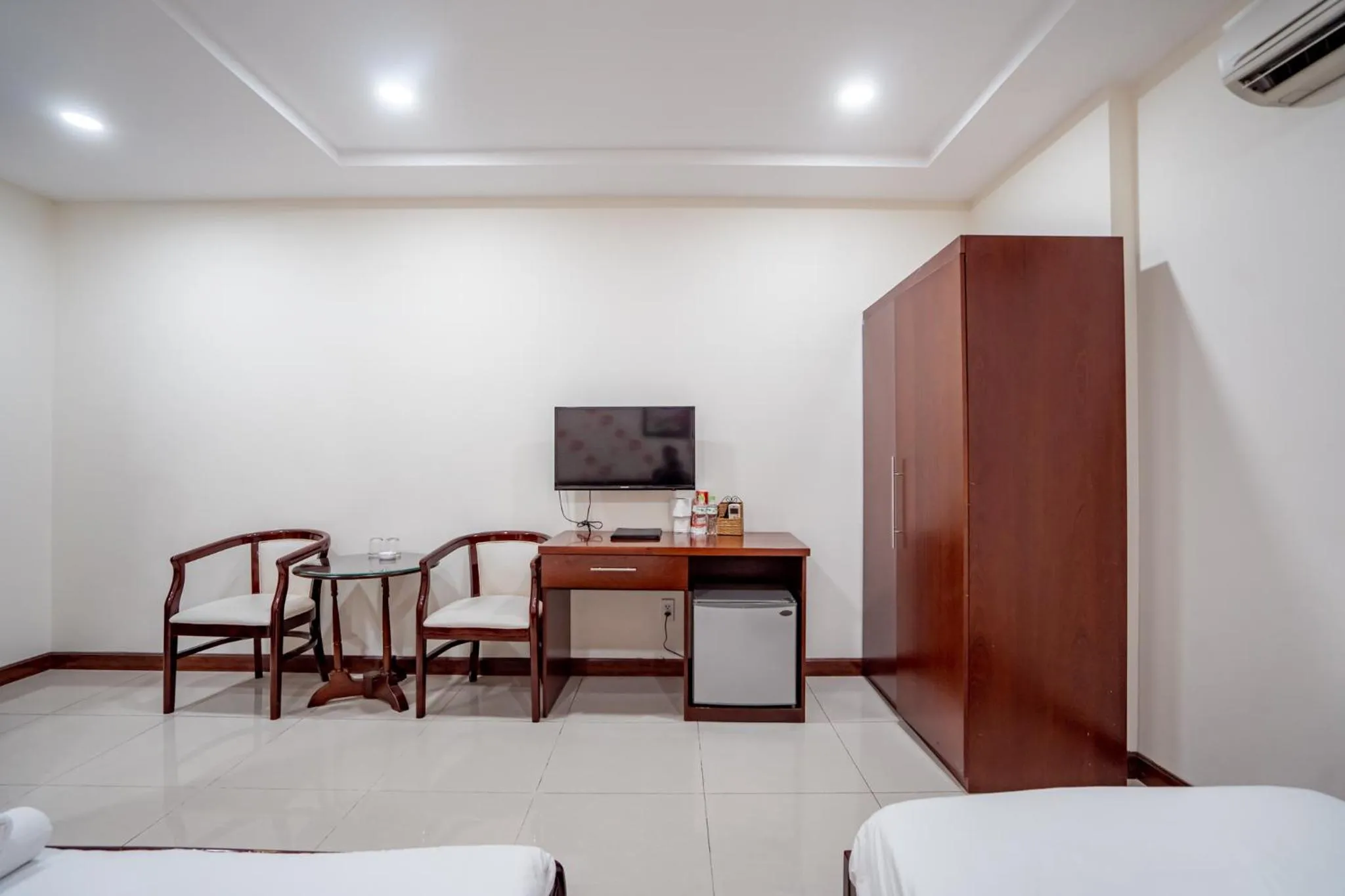 Communal lounge/ TV room, Bed in LUXURY HOTEL HẬU GIANG