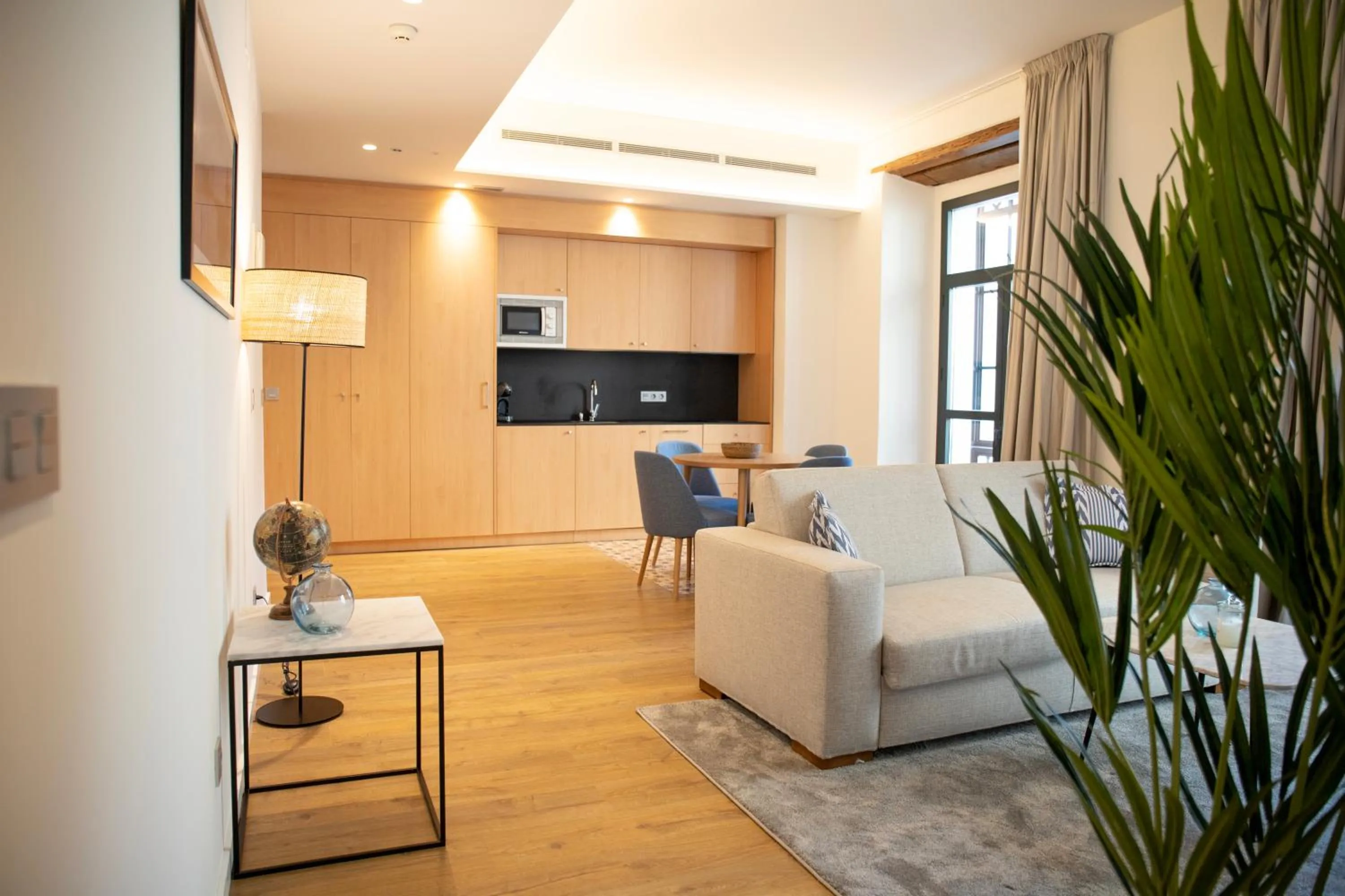 TV and multimedia in nQn Aparts & Suites Sevilla