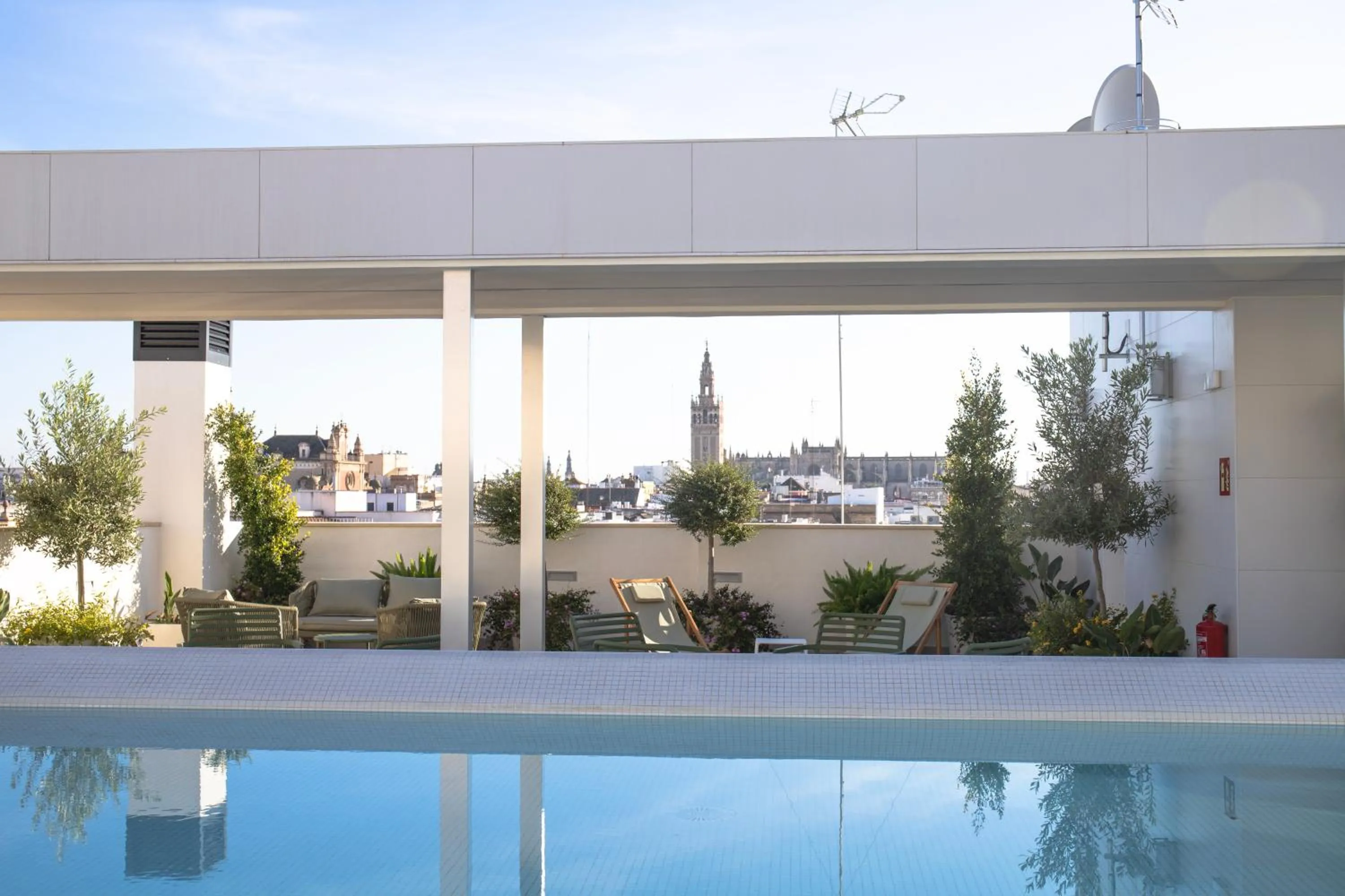 Property building in nQn Aparts & Suites Sevilla