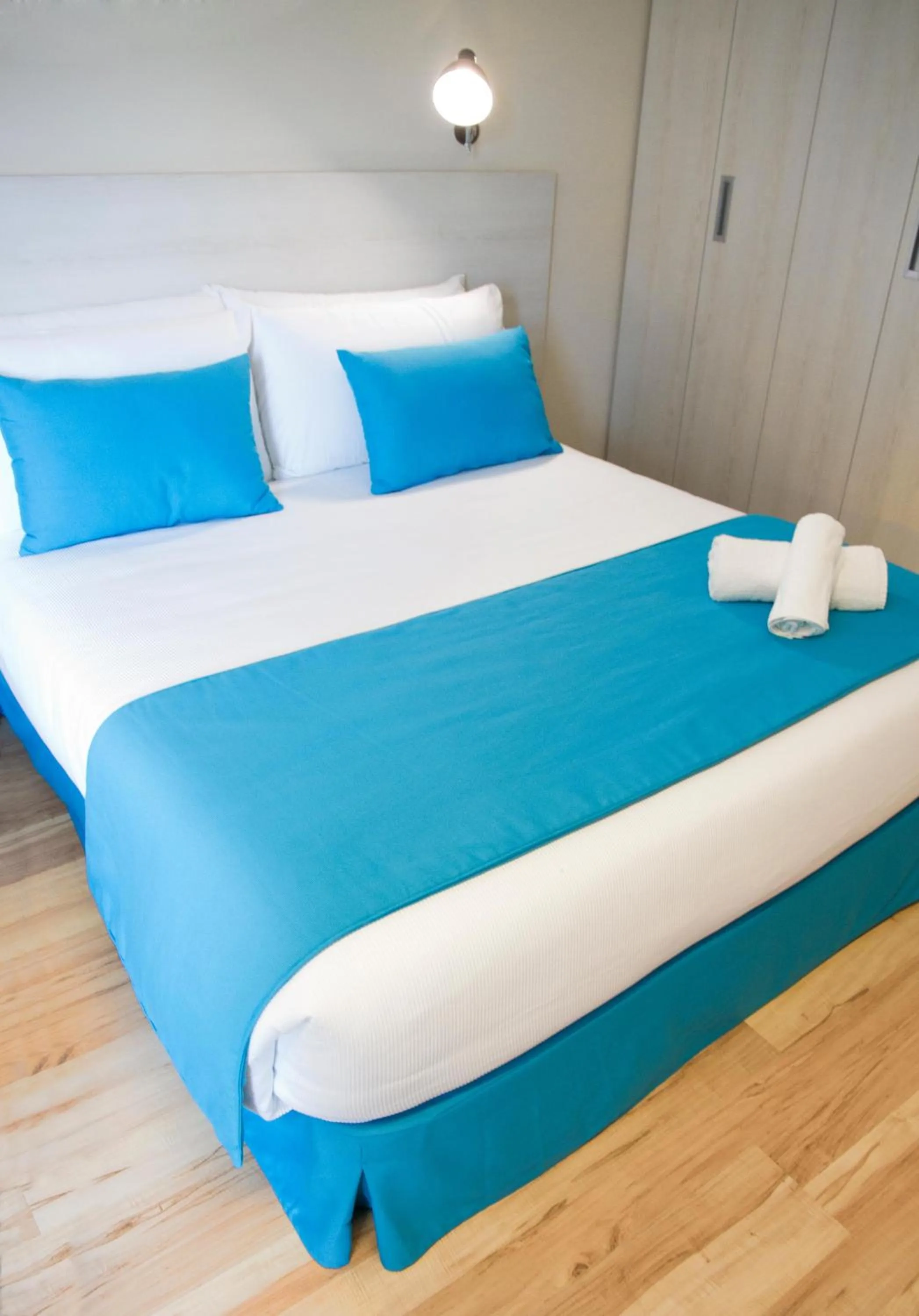 Photo of the whole room, Bed in ALEGRIA Maripins