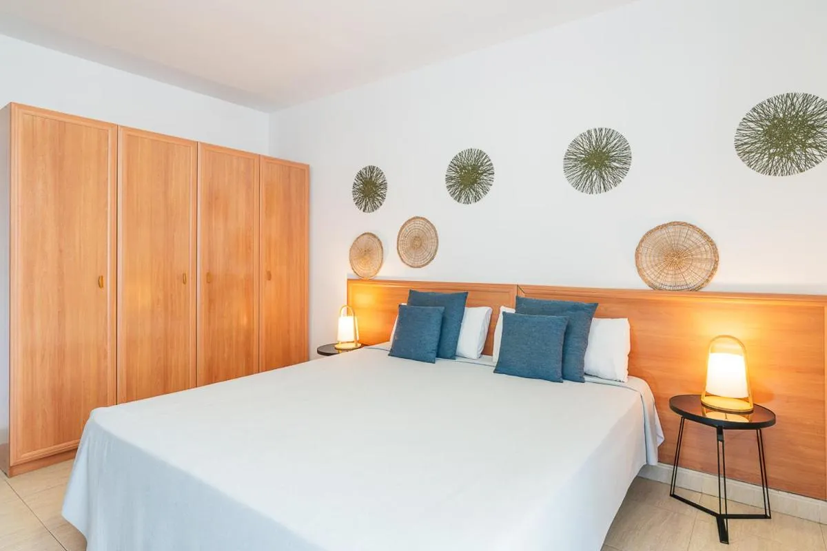 Bed in FERGUS Club Pineda Splash