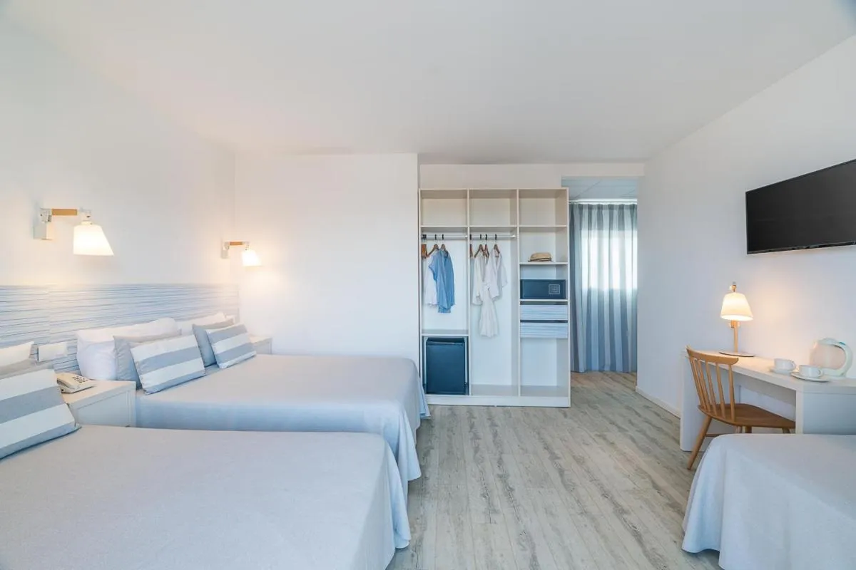 Bed in FERGUS Club Pineda Splash