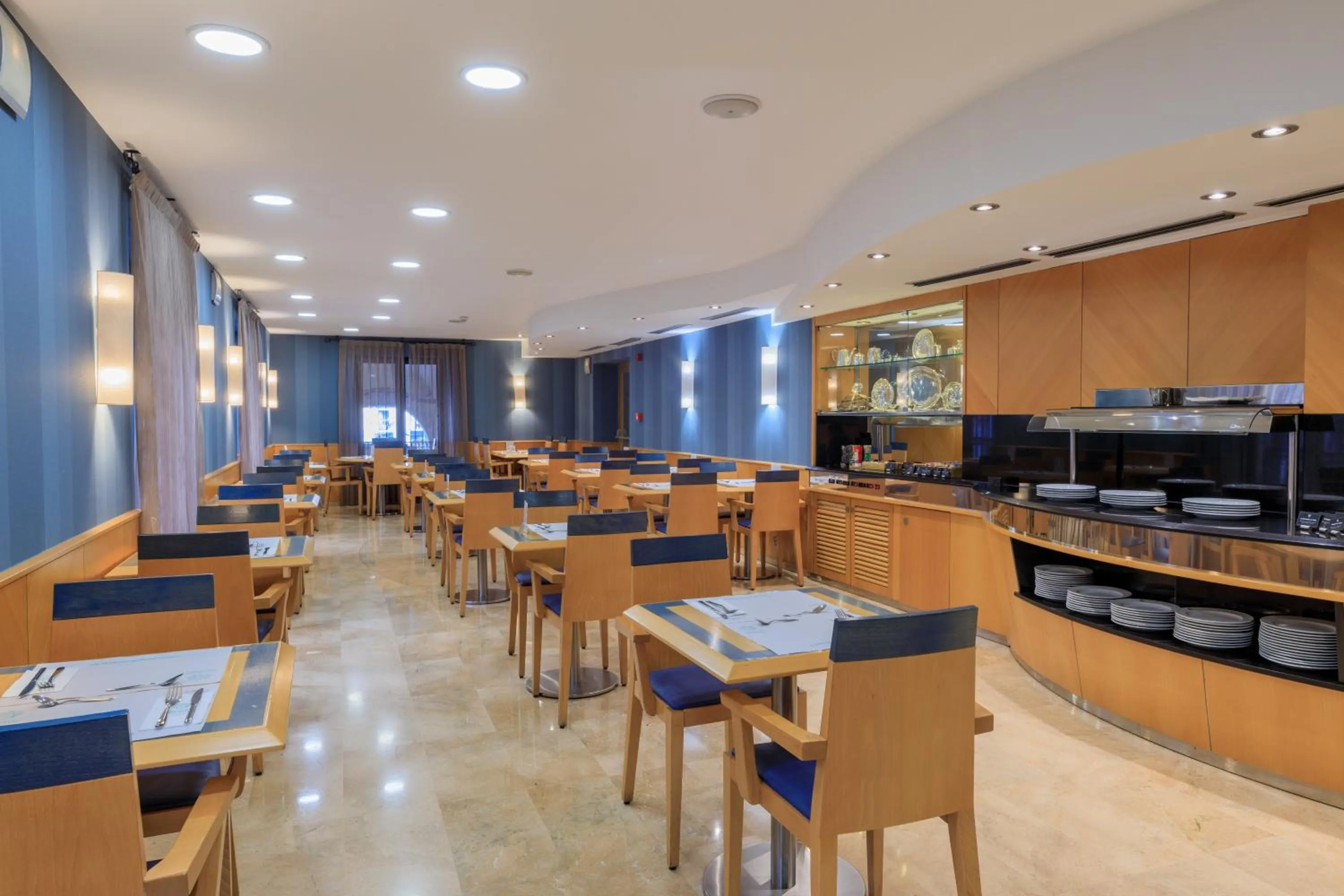 Buffet breakfast in Hotel del Mar