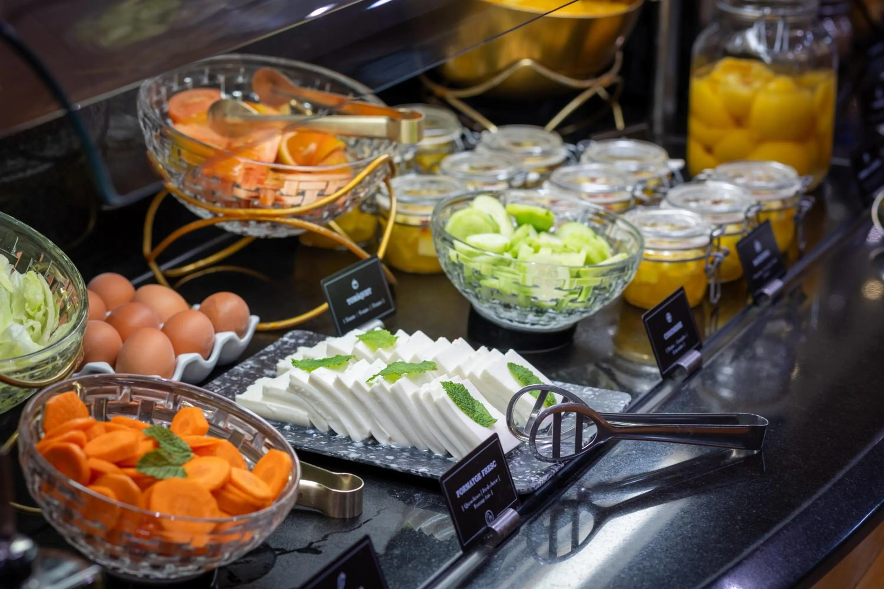 Buffet breakfast in Hotel del Mar