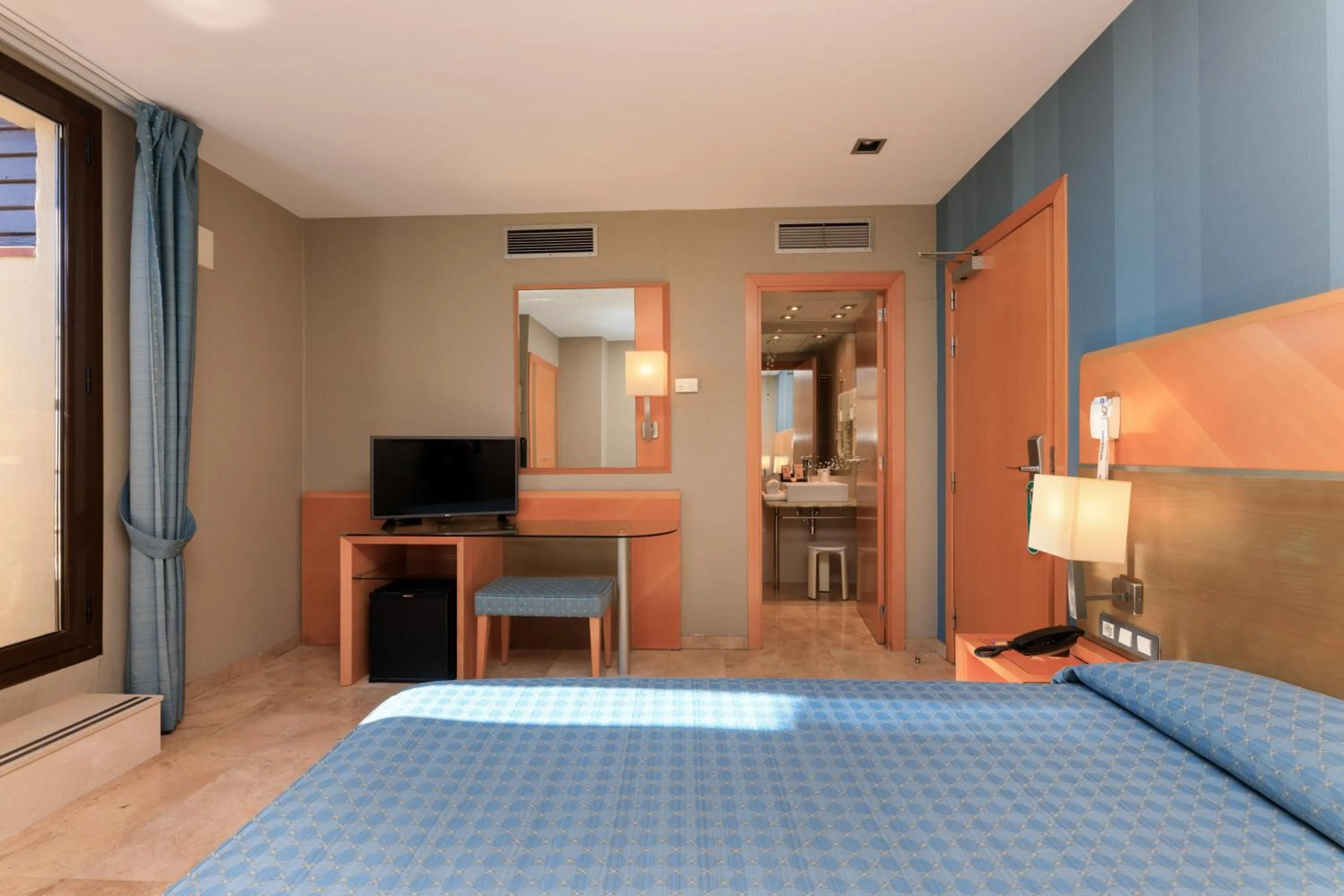 TV and multimedia, Bed in Hotel del Mar