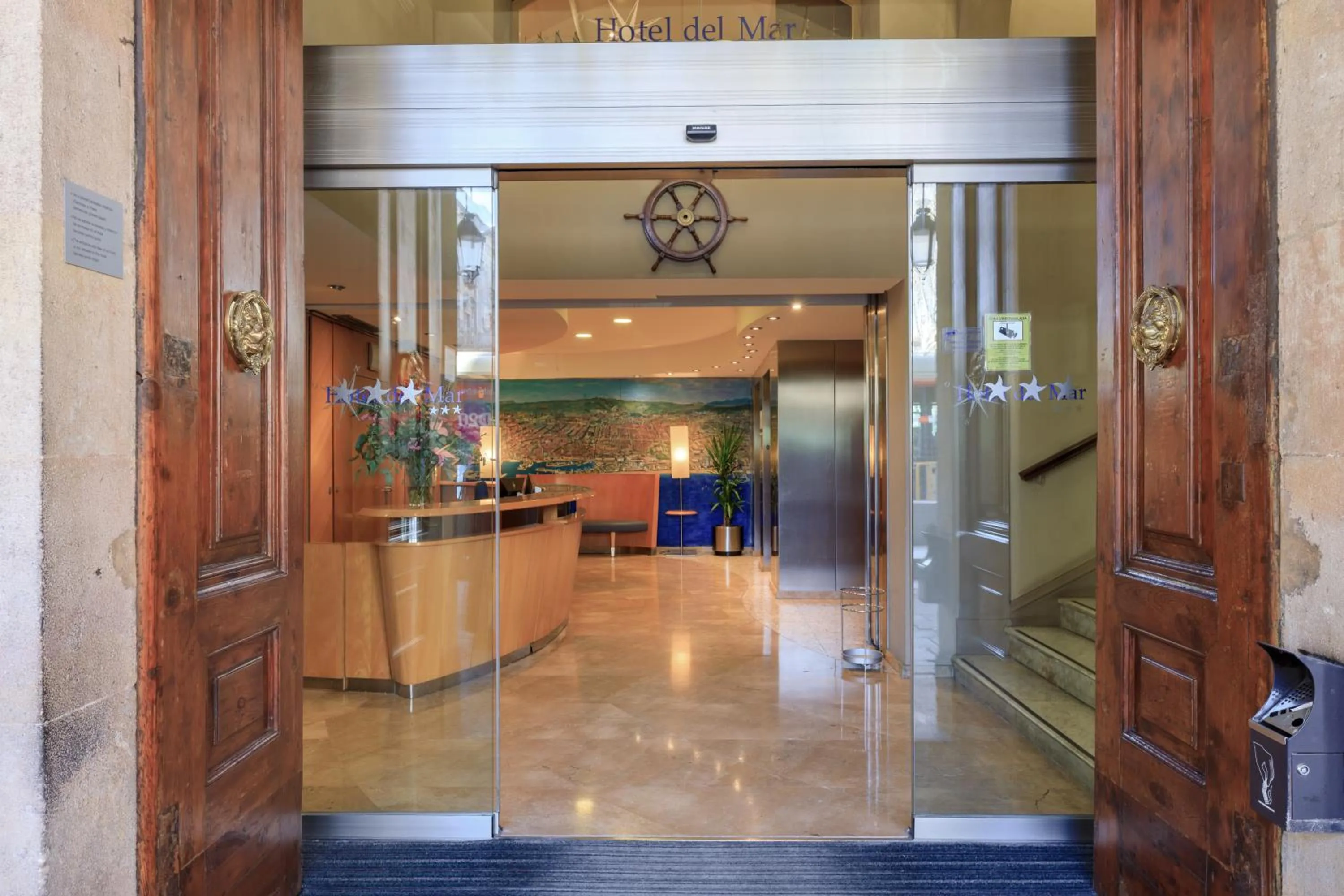 Facade/entrance in Hotel del Mar