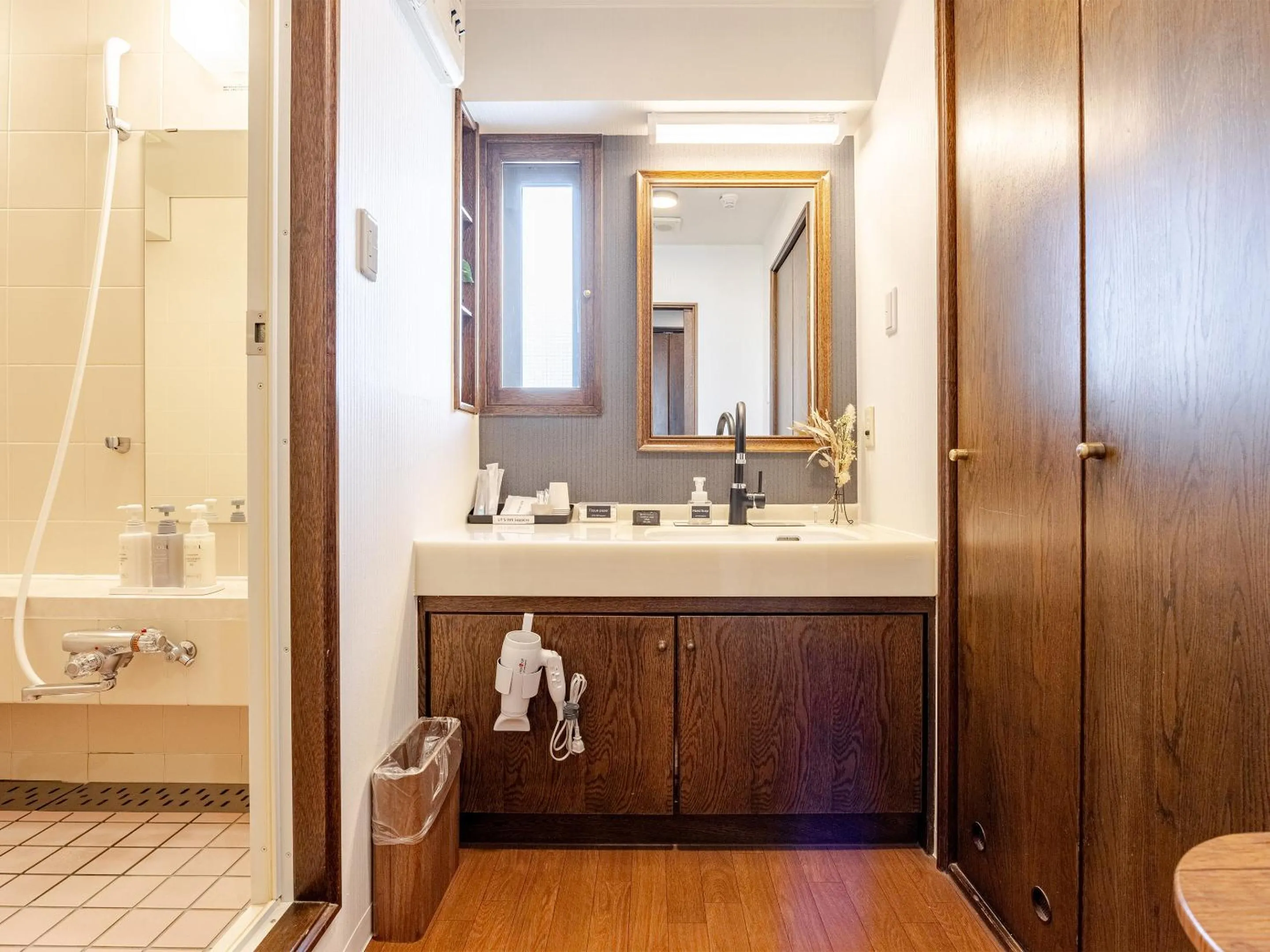 Shower in LIT’S INN Sapporo