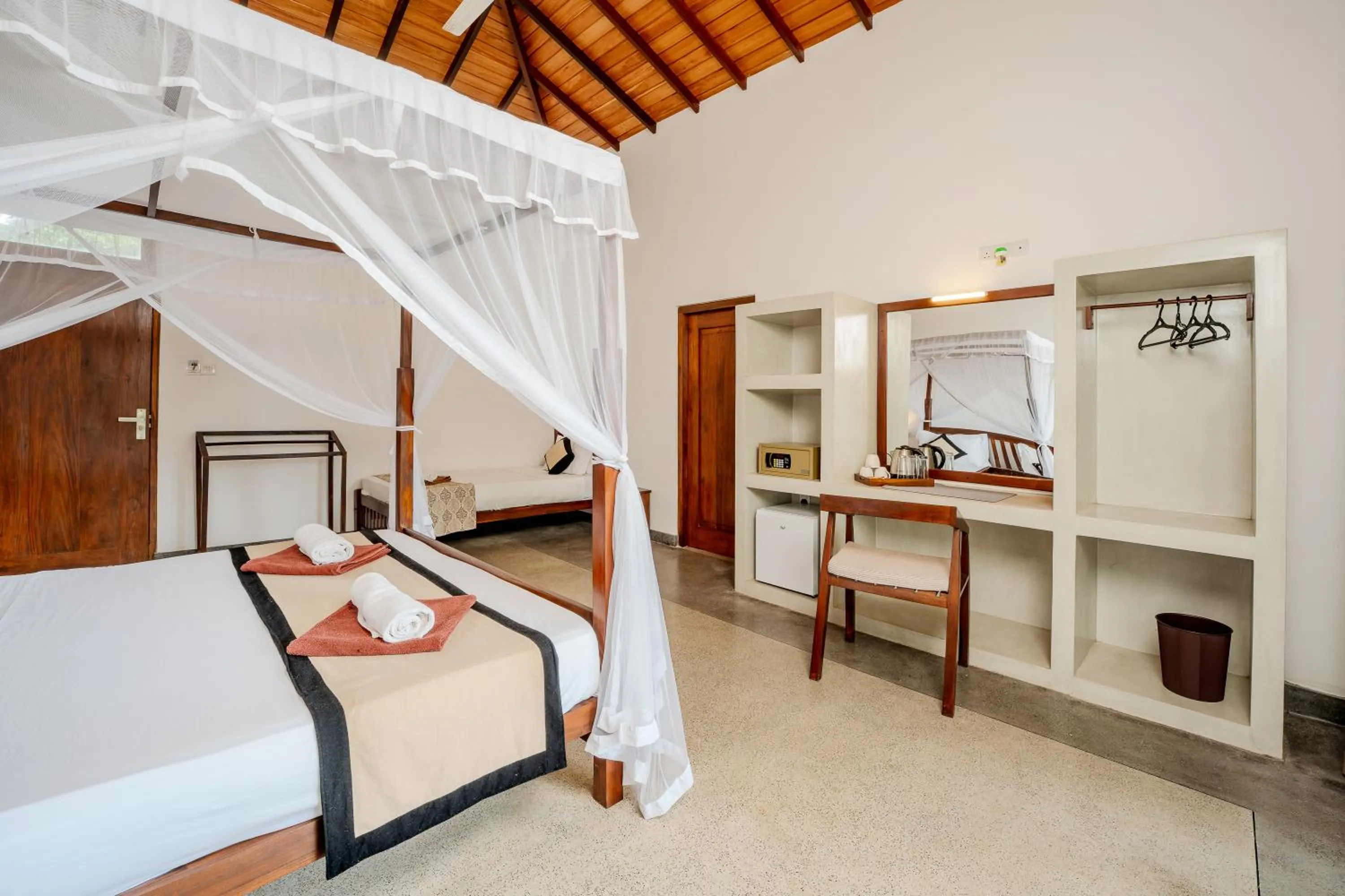 Bedroom, Bed in Serenity Boutique - Unawatuna