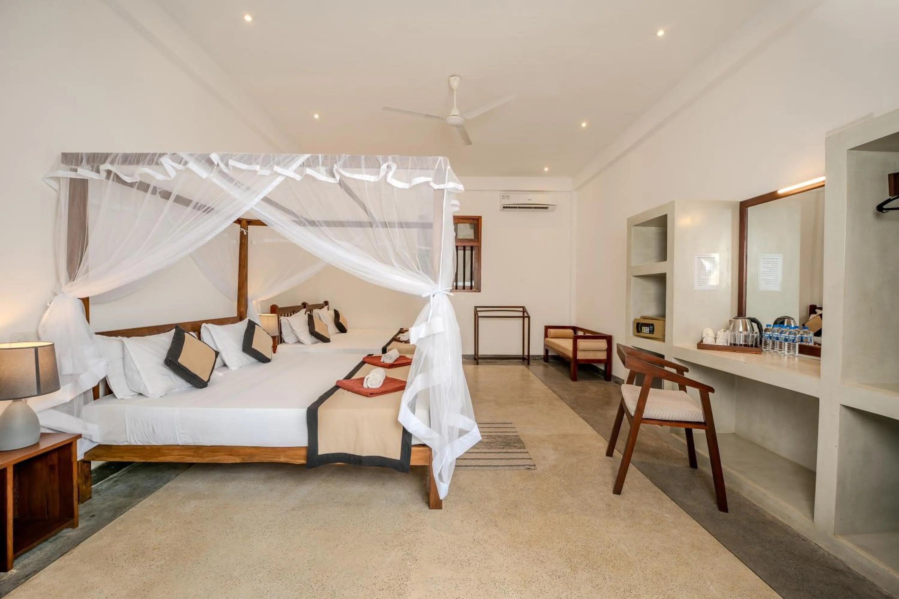 Bedroom, Bed in Serenity Boutique - Unawatuna