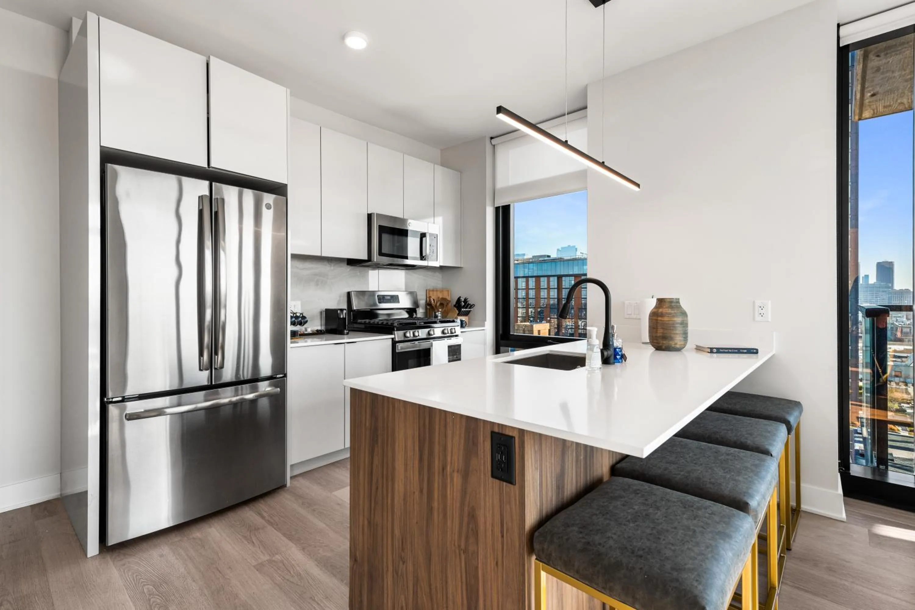 Kitchen or kitchenette in Avra Stylish Apartments Prime West Loop Location Near Union Park