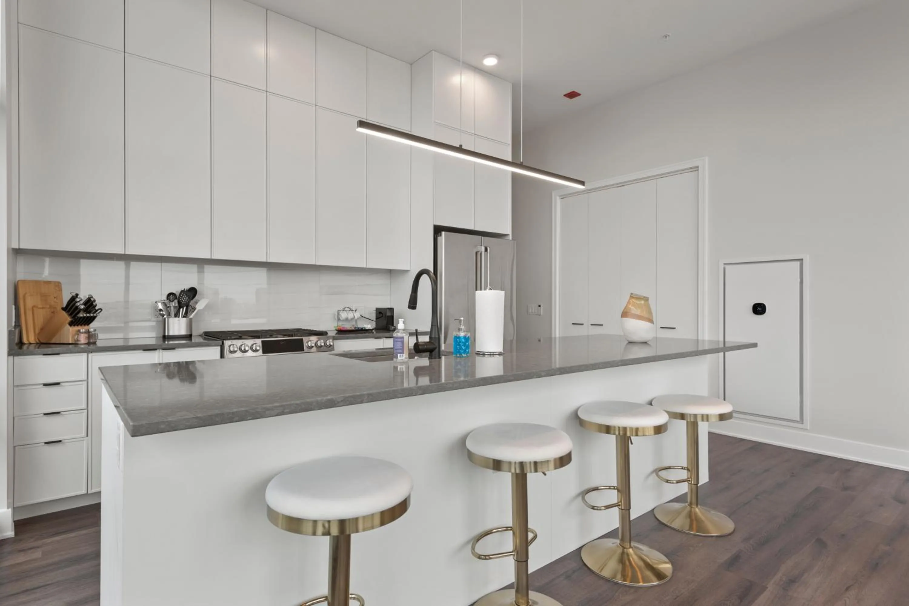 Kitchen or kitchenette in Avra Stylish Apartments Prime West Loop Location Near Union Park