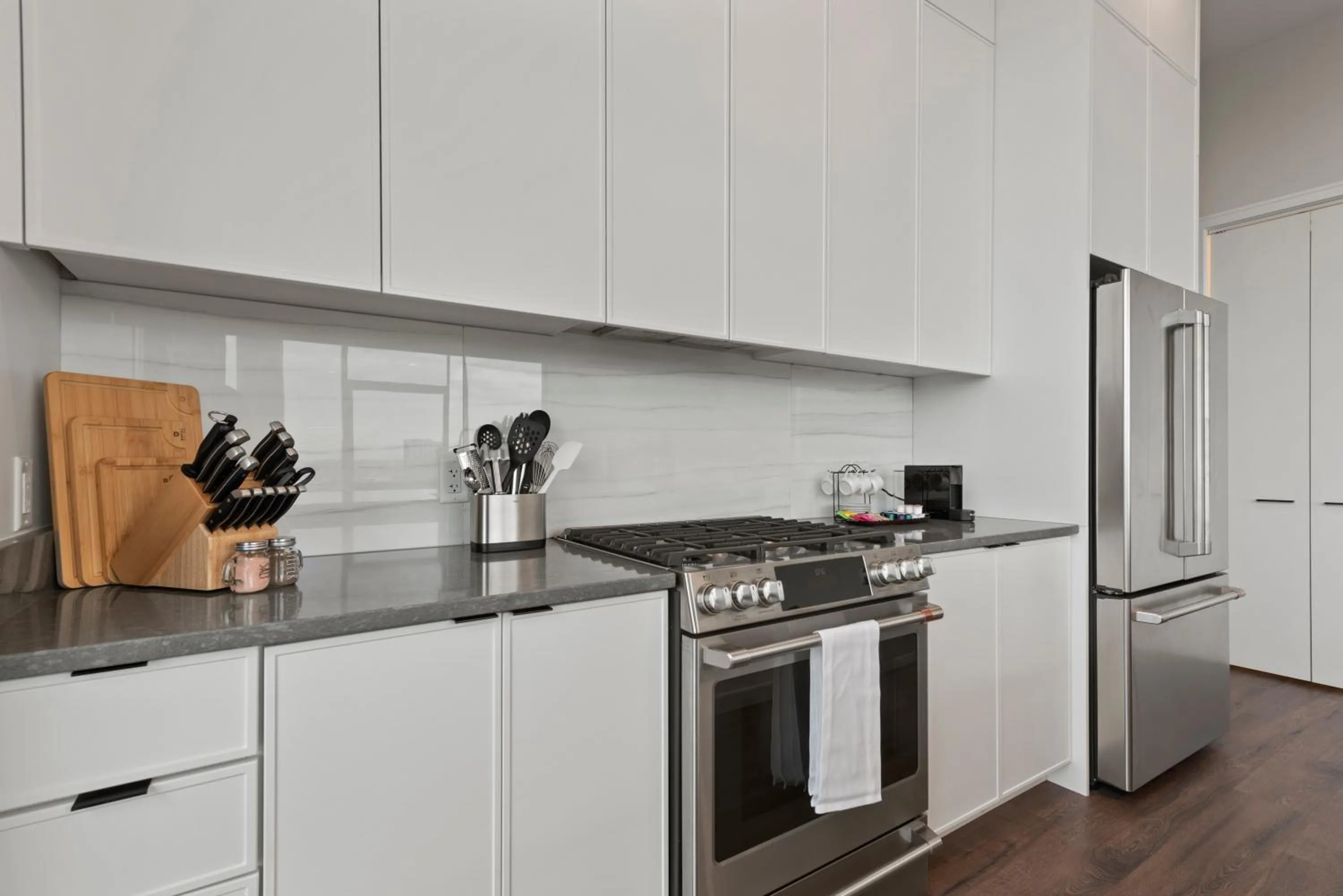 Kitchen or kitchenette in Avra Stylish Apartments Prime West Loop Location Near Union Park
