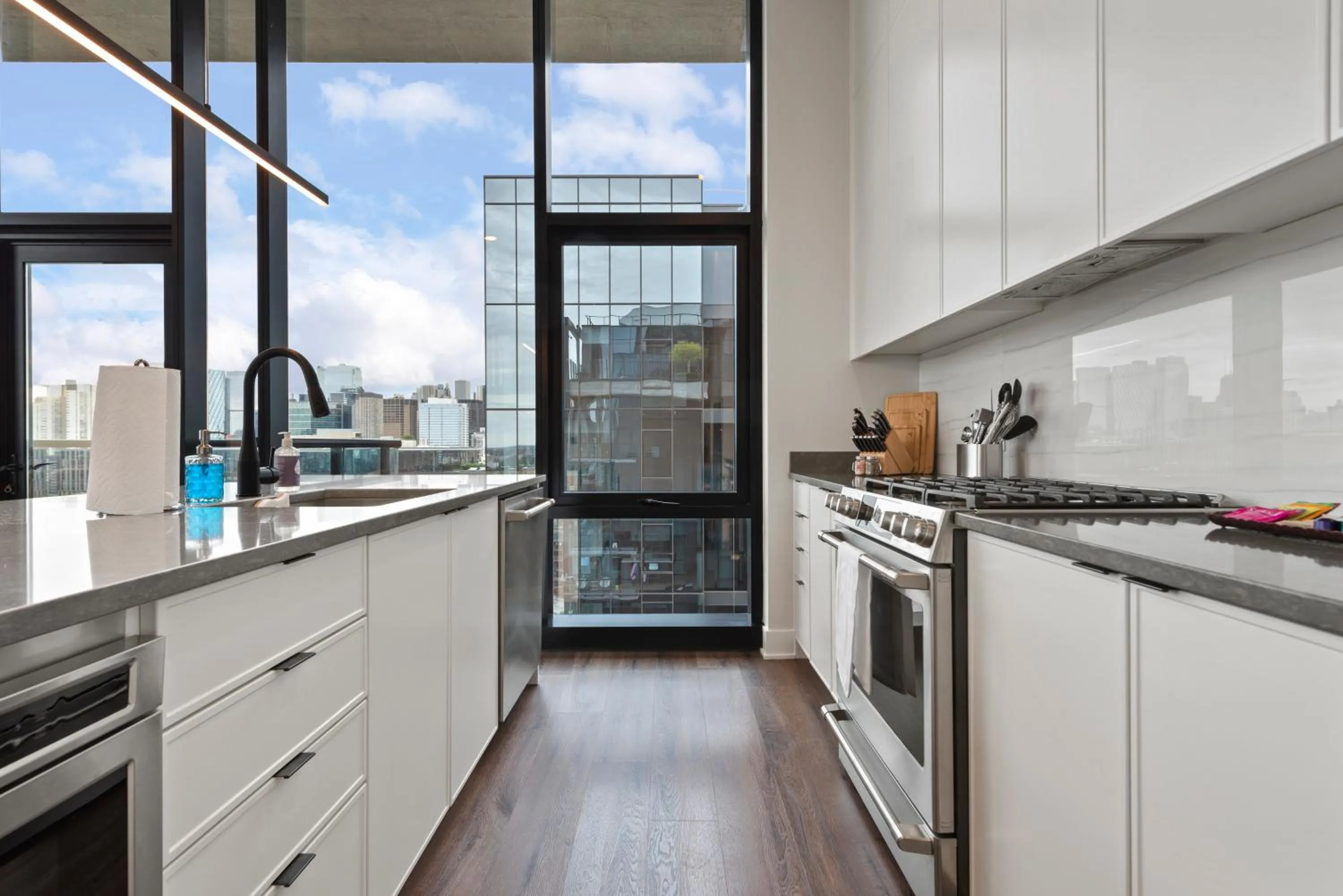 Kitchen or kitchenette in Avra Stylish Apartments Prime West Loop Location Near Union Park