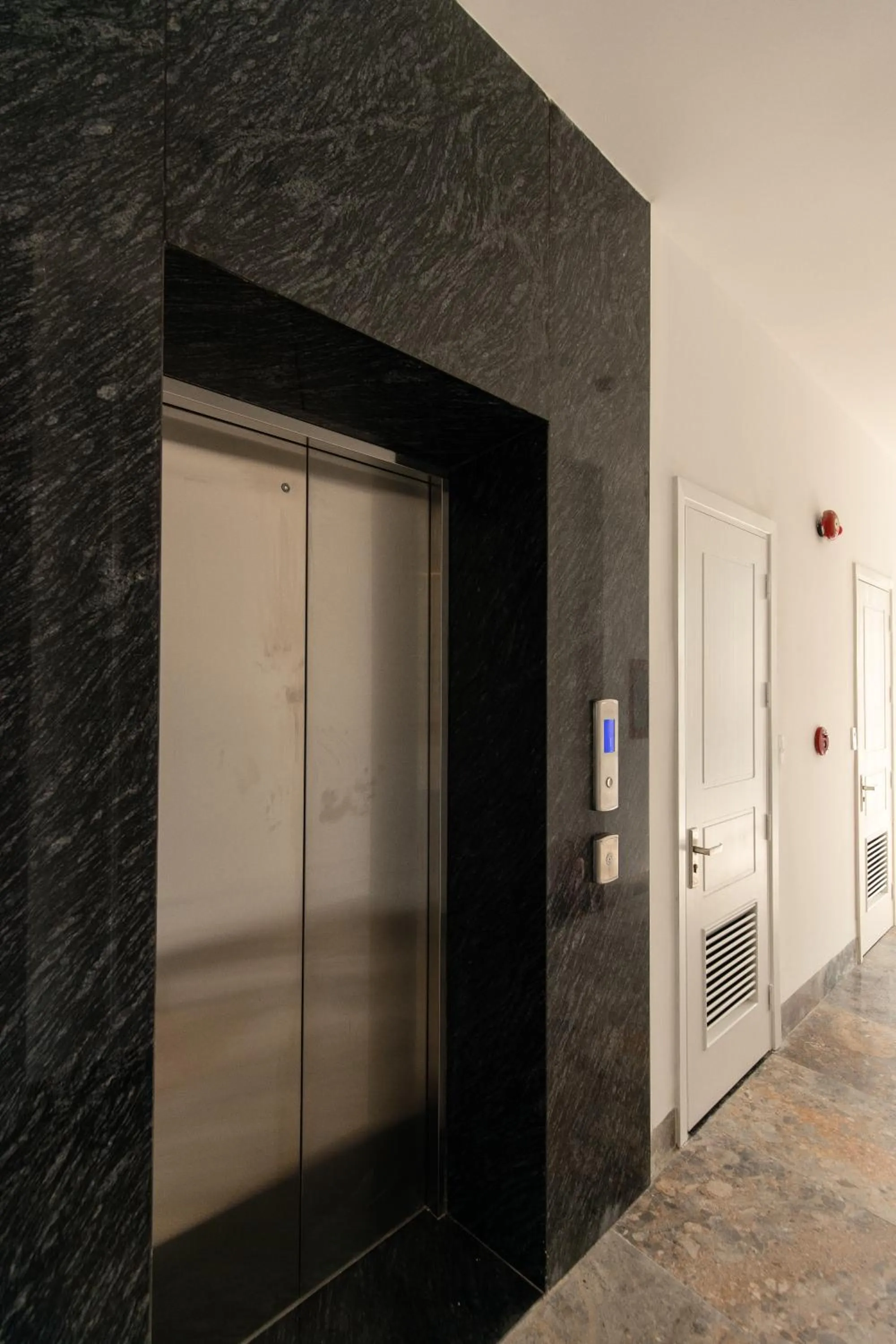 elevator in Mercury Beach DaNang