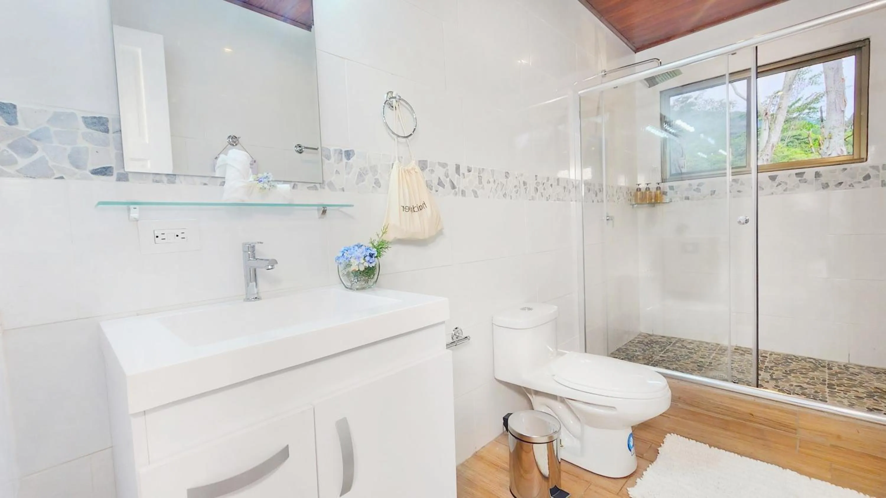 Bathroom in Rio Verde by Villa Alejandro