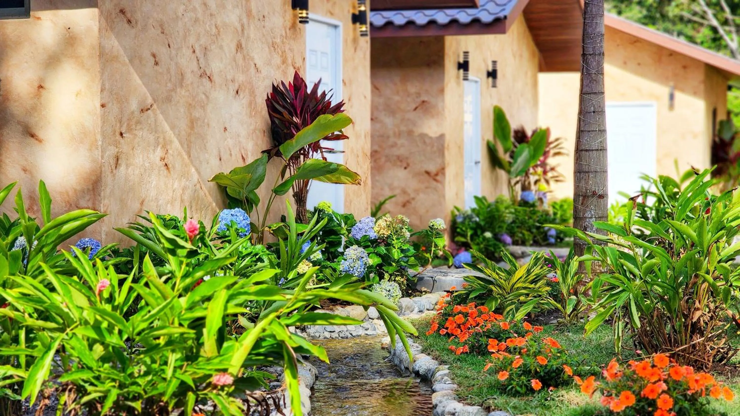 Garden in Rio Verde by Villa Alejandro