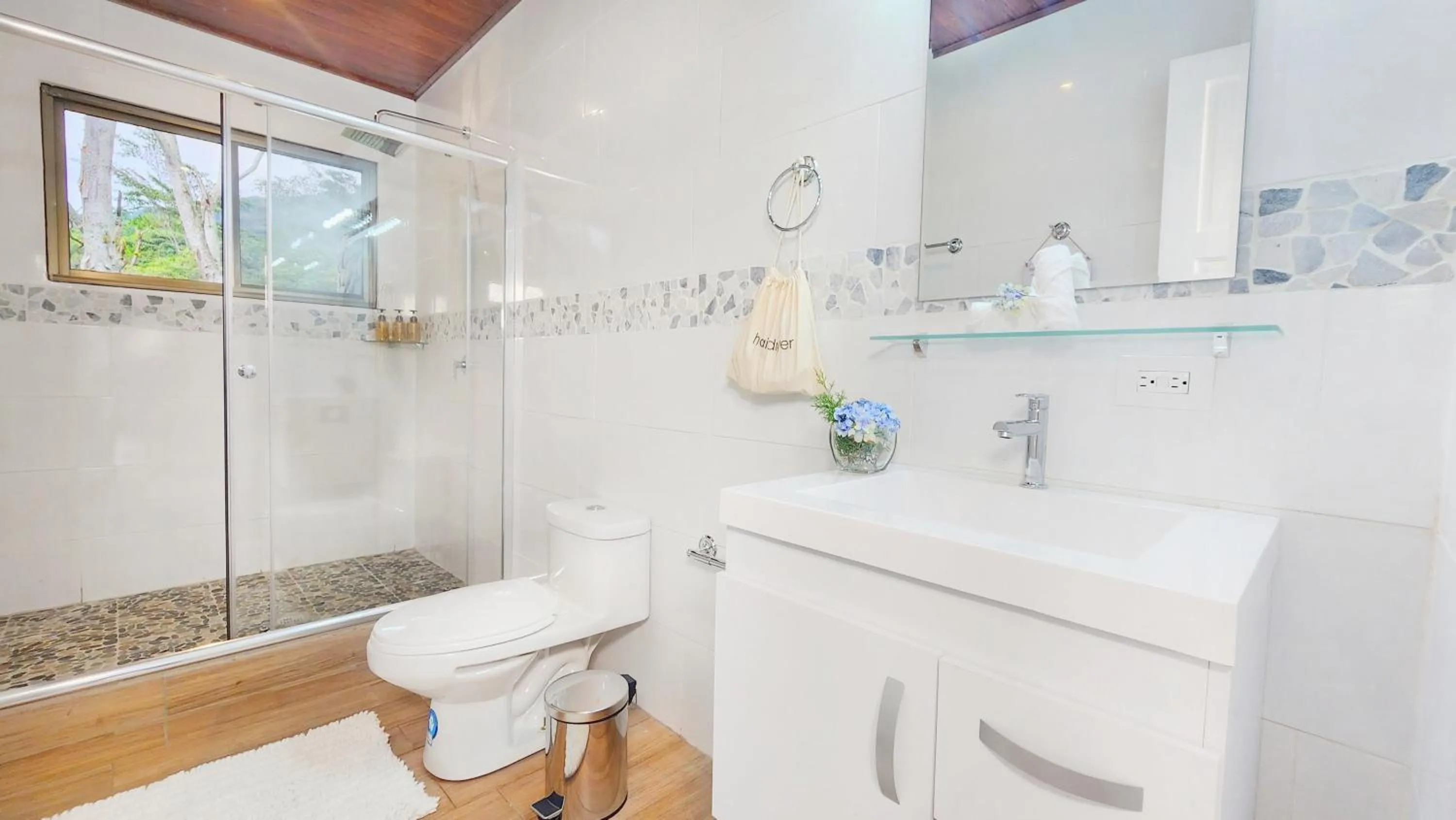 Shower in Rio Verde by Villa Alejandro