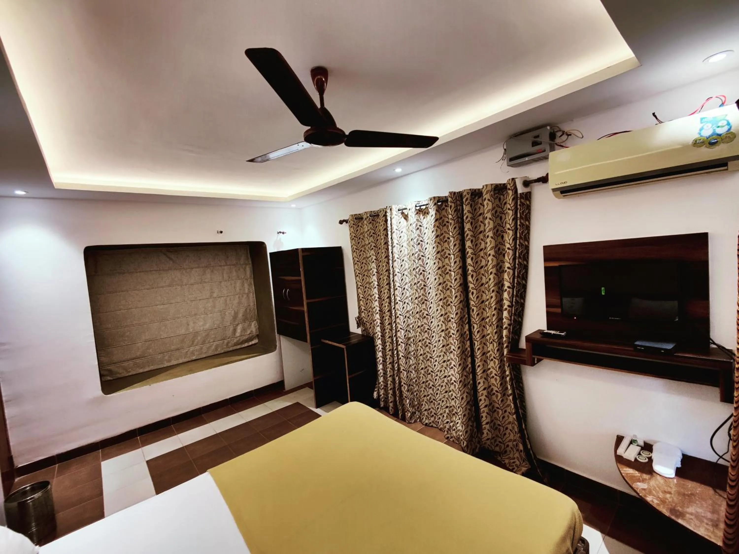 Photo of the whole room, Bed in Blue Sea Beach Resort