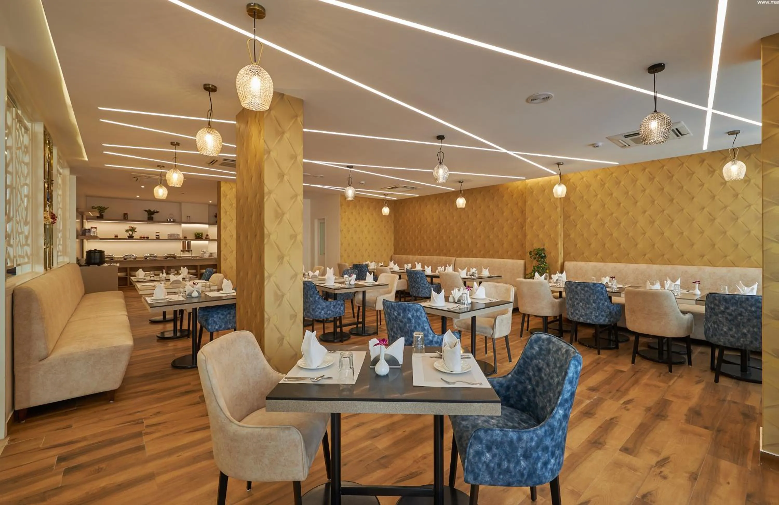 Restaurant/places to eat in Regenta Inn Grand-ORR, Mahadevapura