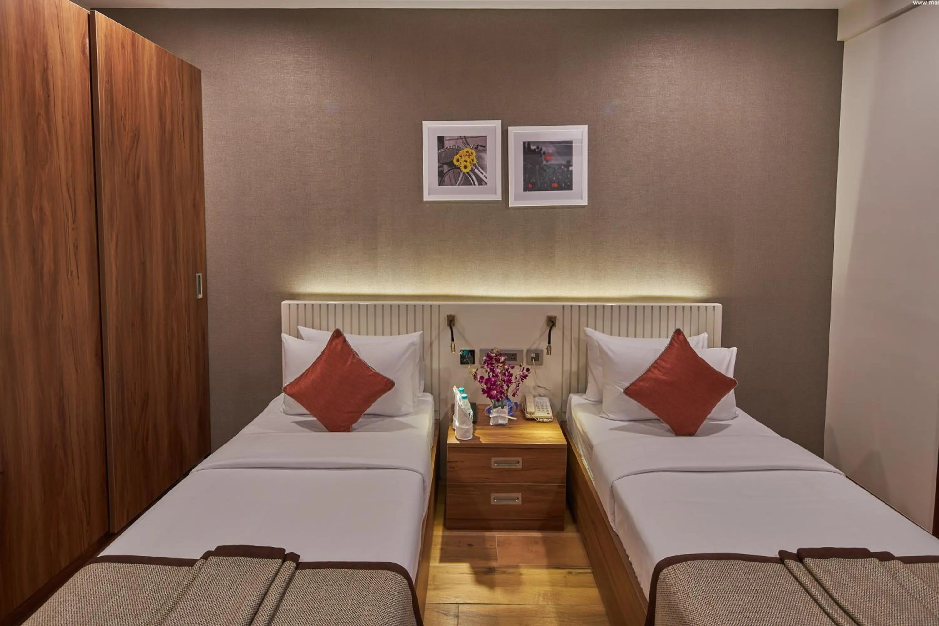 Bedroom, Bed in Regenta Inn Grand-ORR, Mahadevapura