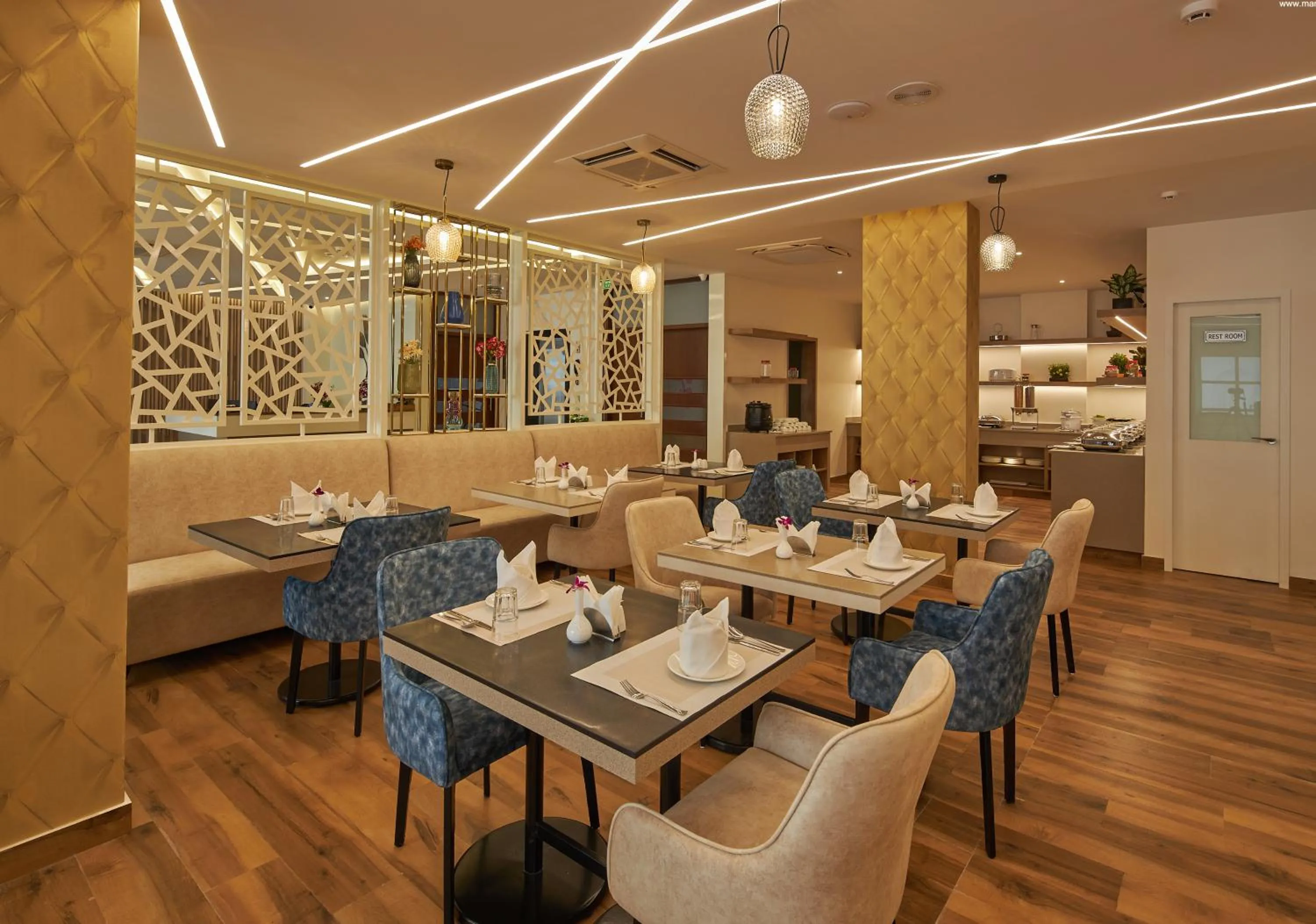 Restaurant/places to eat in Regenta Inn Grand-ORR, Mahadevapura