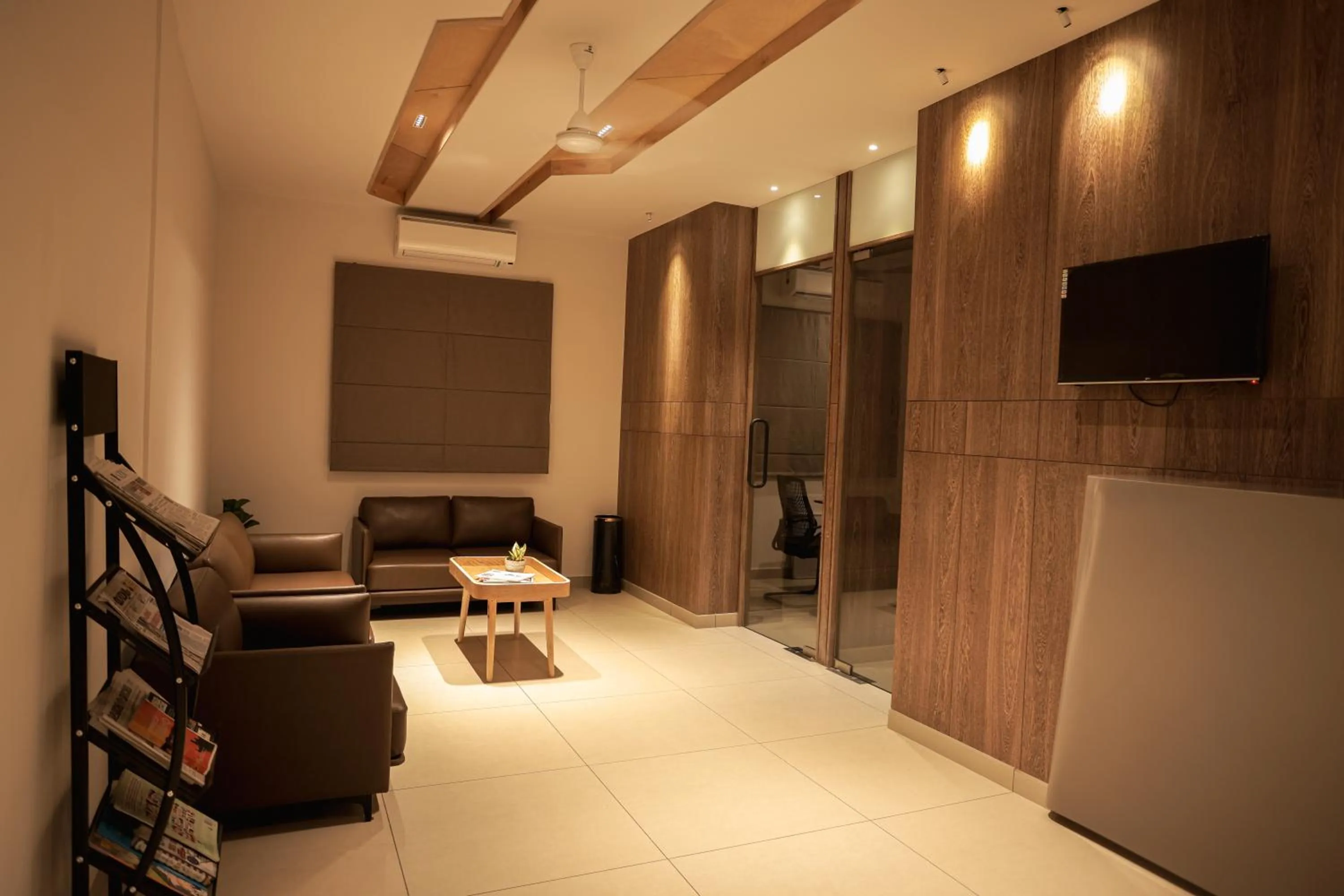 Communal lounge/ TV room, Bed in HILUX COURTYARD