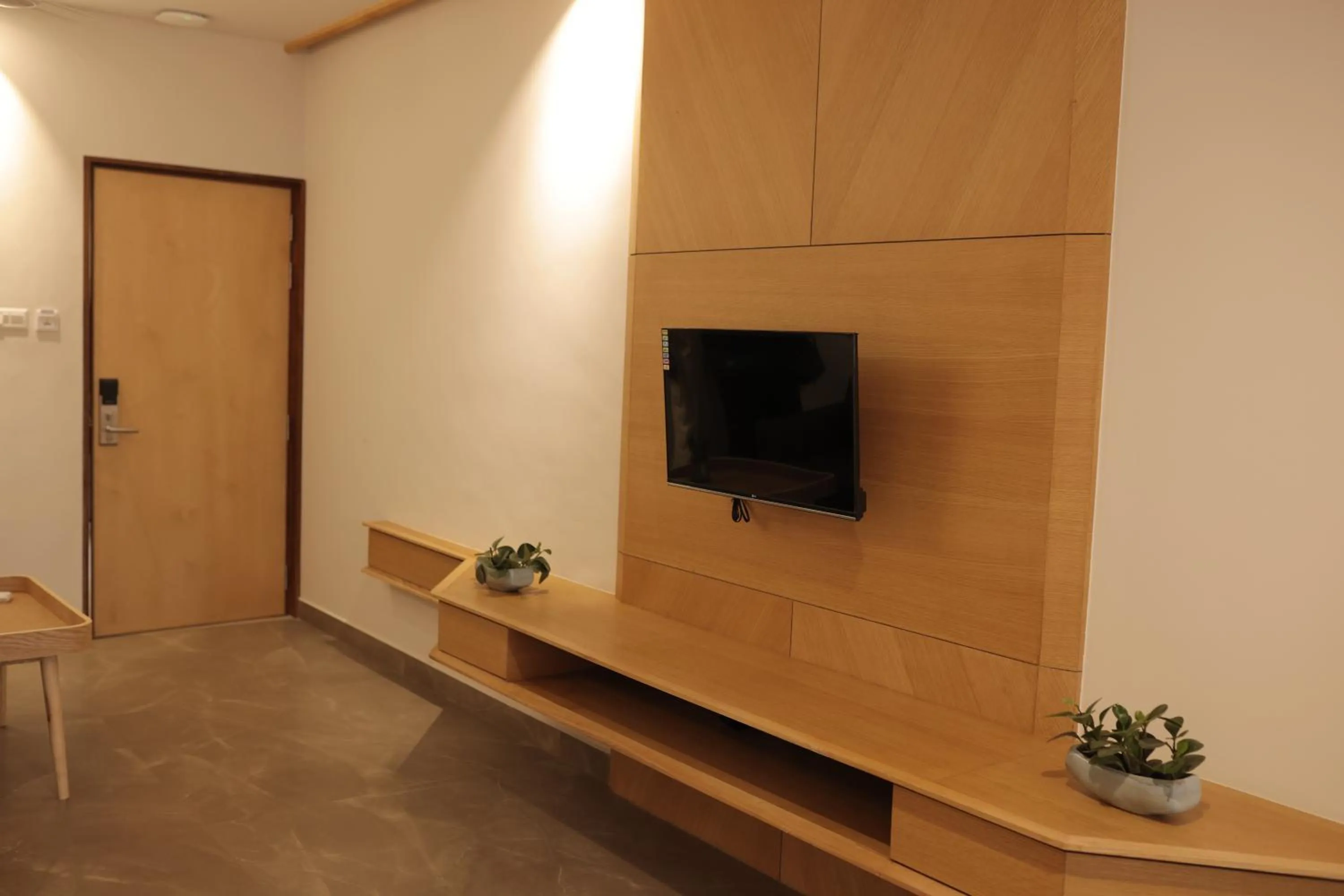 Communal lounge/ TV room in HILUX COURTYARD