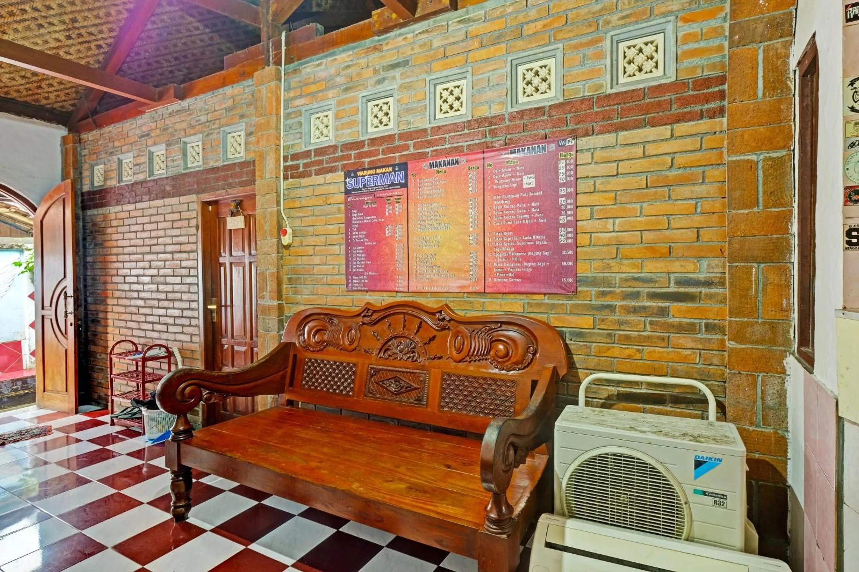 Lobby or reception in SPOT ON 91915 Homestay Superman