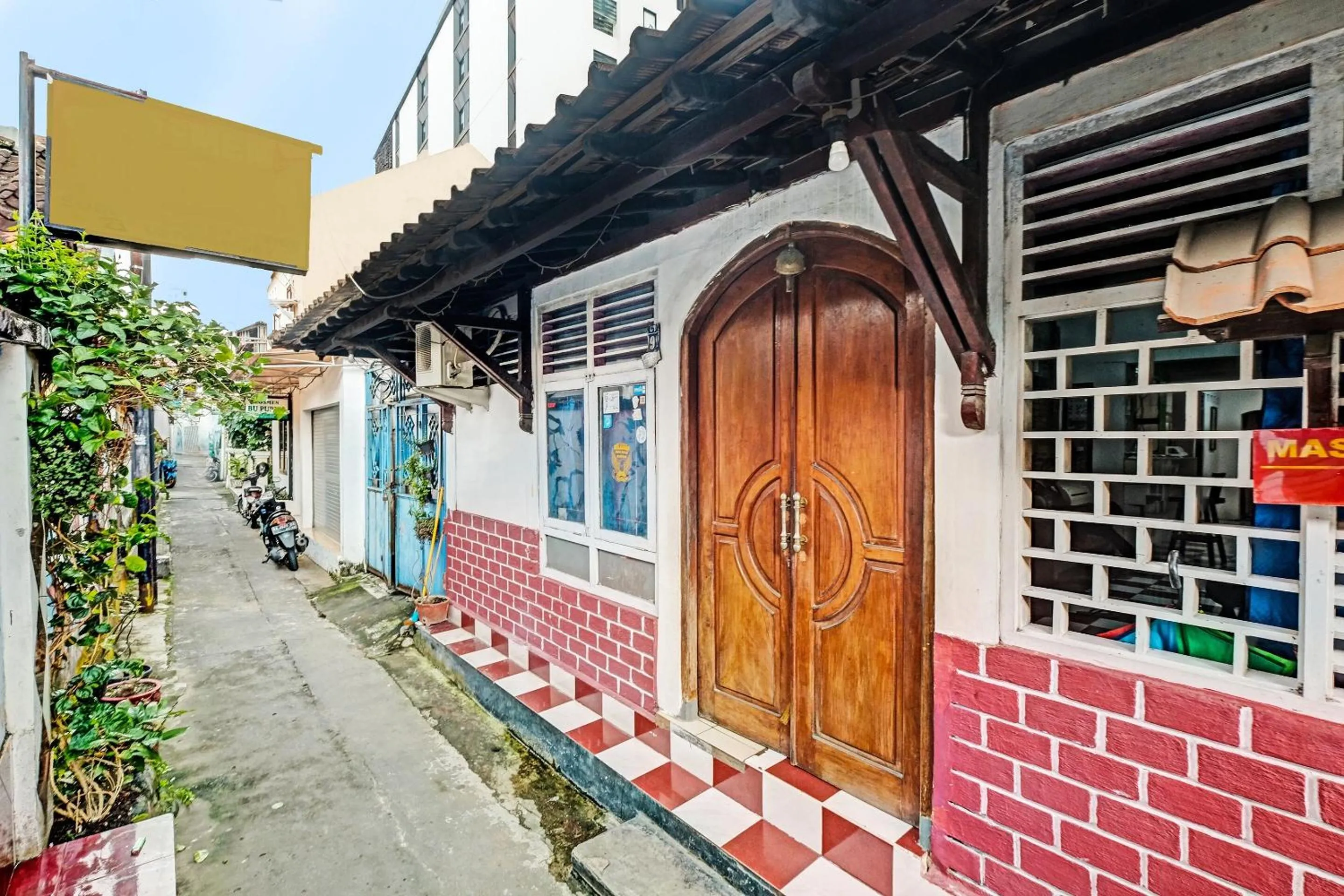 Facade/entrance in SPOT ON 91915 Homestay Superman