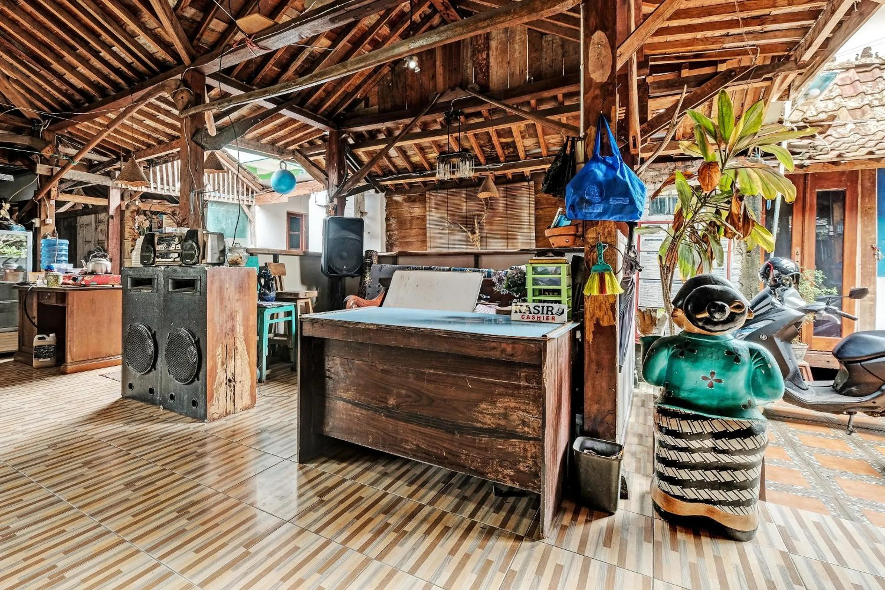 Lobby or reception in SPOT ON 91916 Joglo Doyong Homestay Syariah