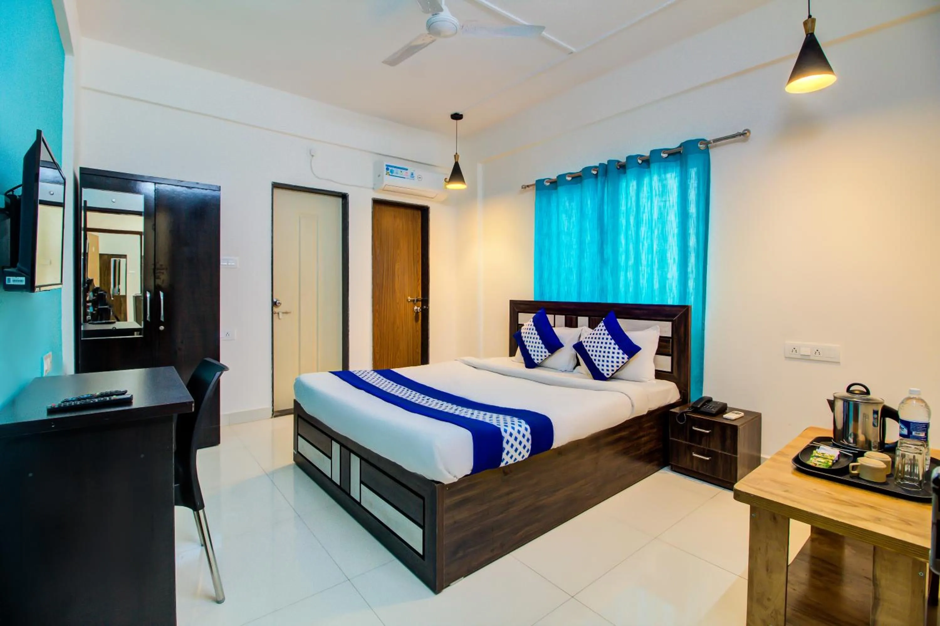 Bed in Hotel Elegant Lodging