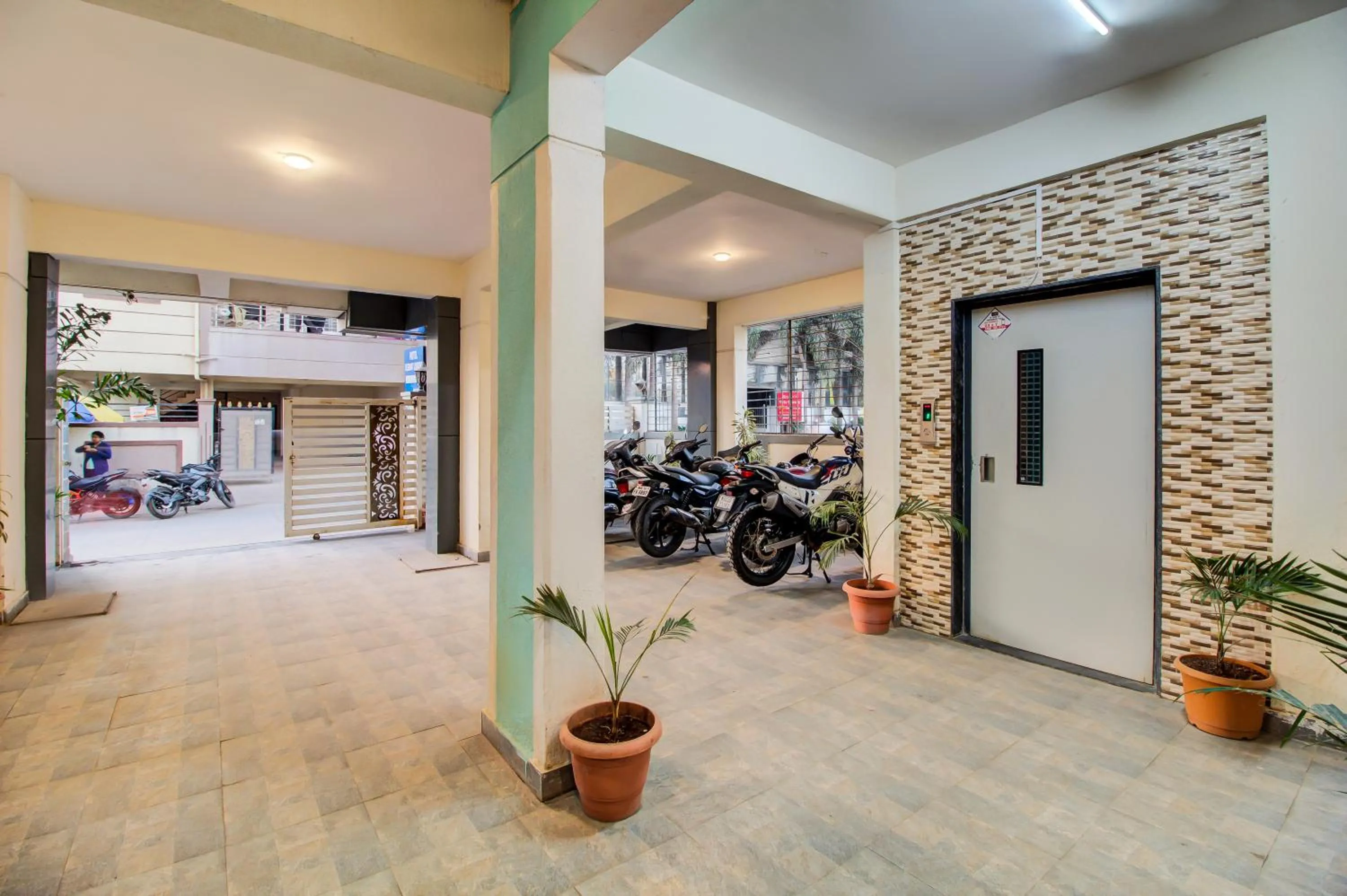 elevator in Hotel Elegant Lodging