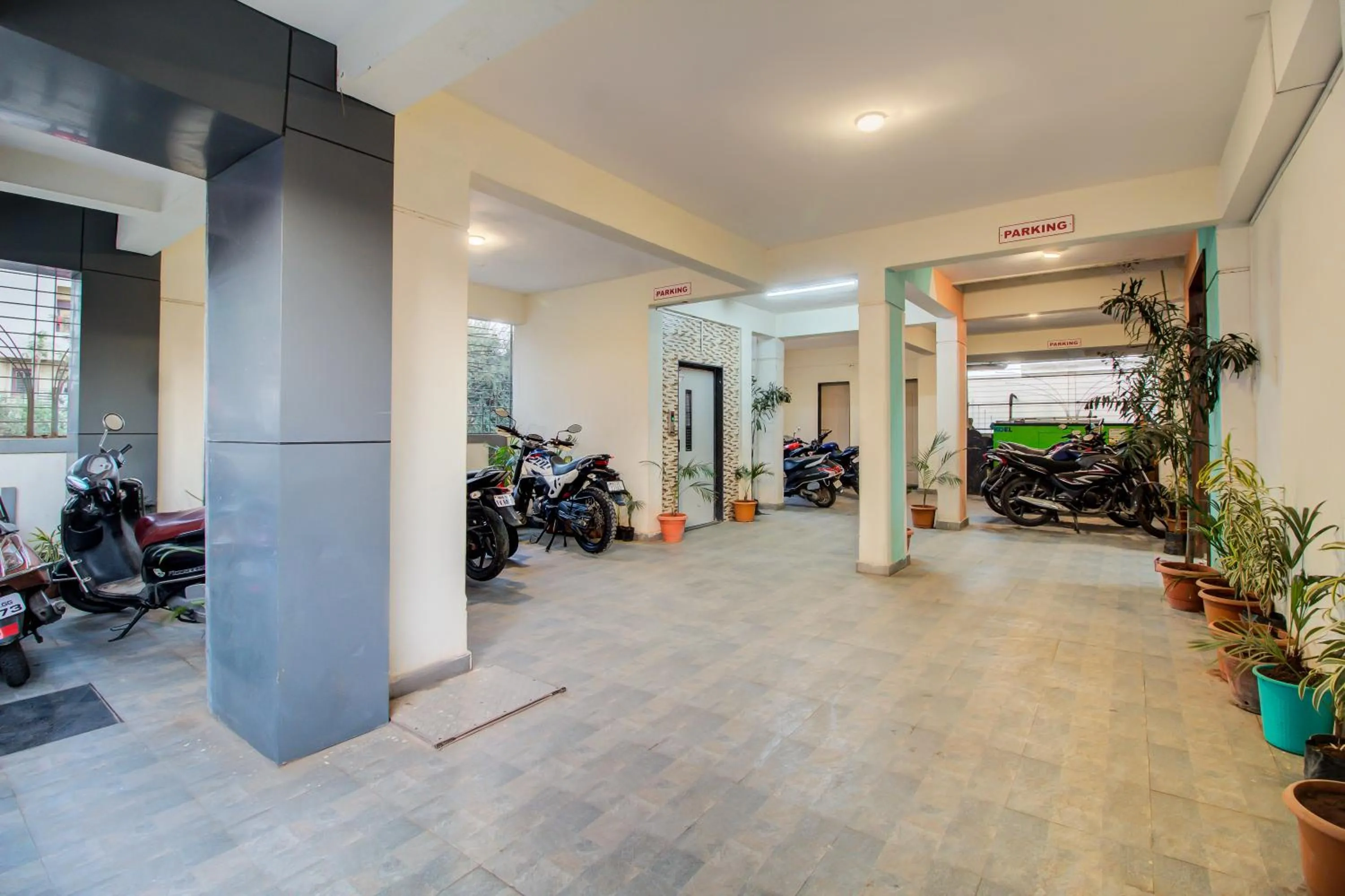 Parking in Hotel Elegant Lodging