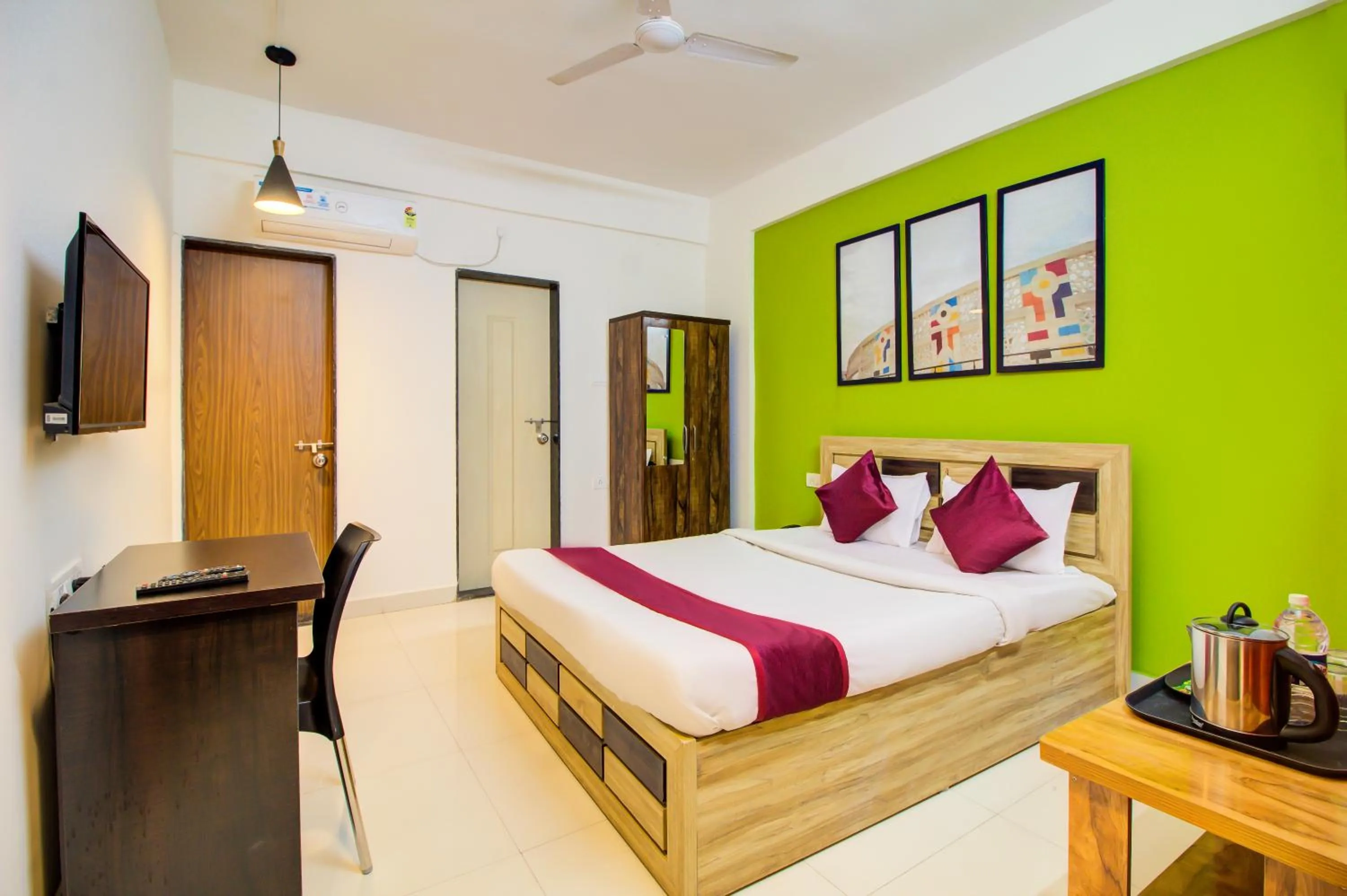 Bed in Hotel Elegant Lodging