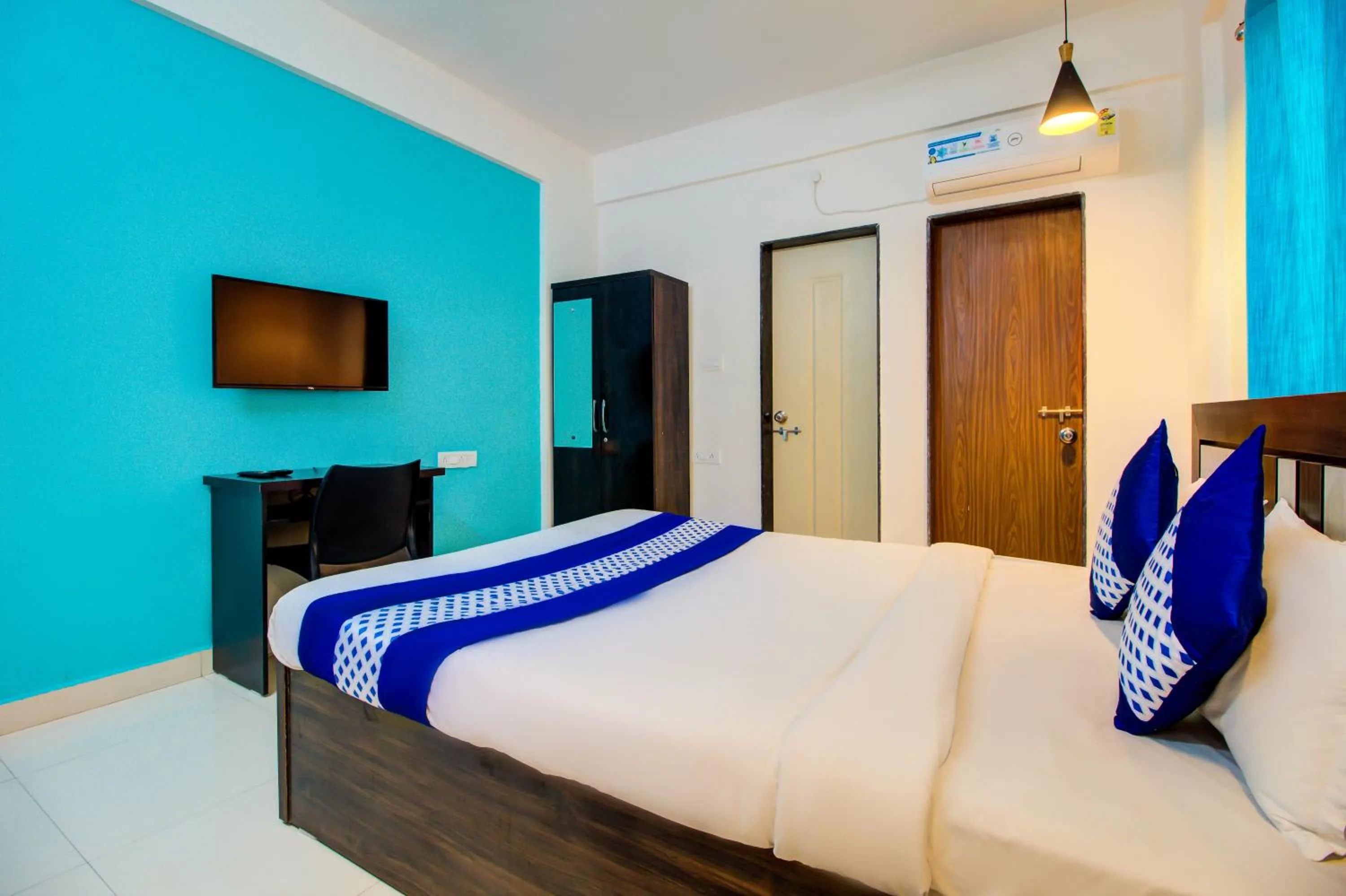 Photo of the whole room in Hotel Elegant Lodging