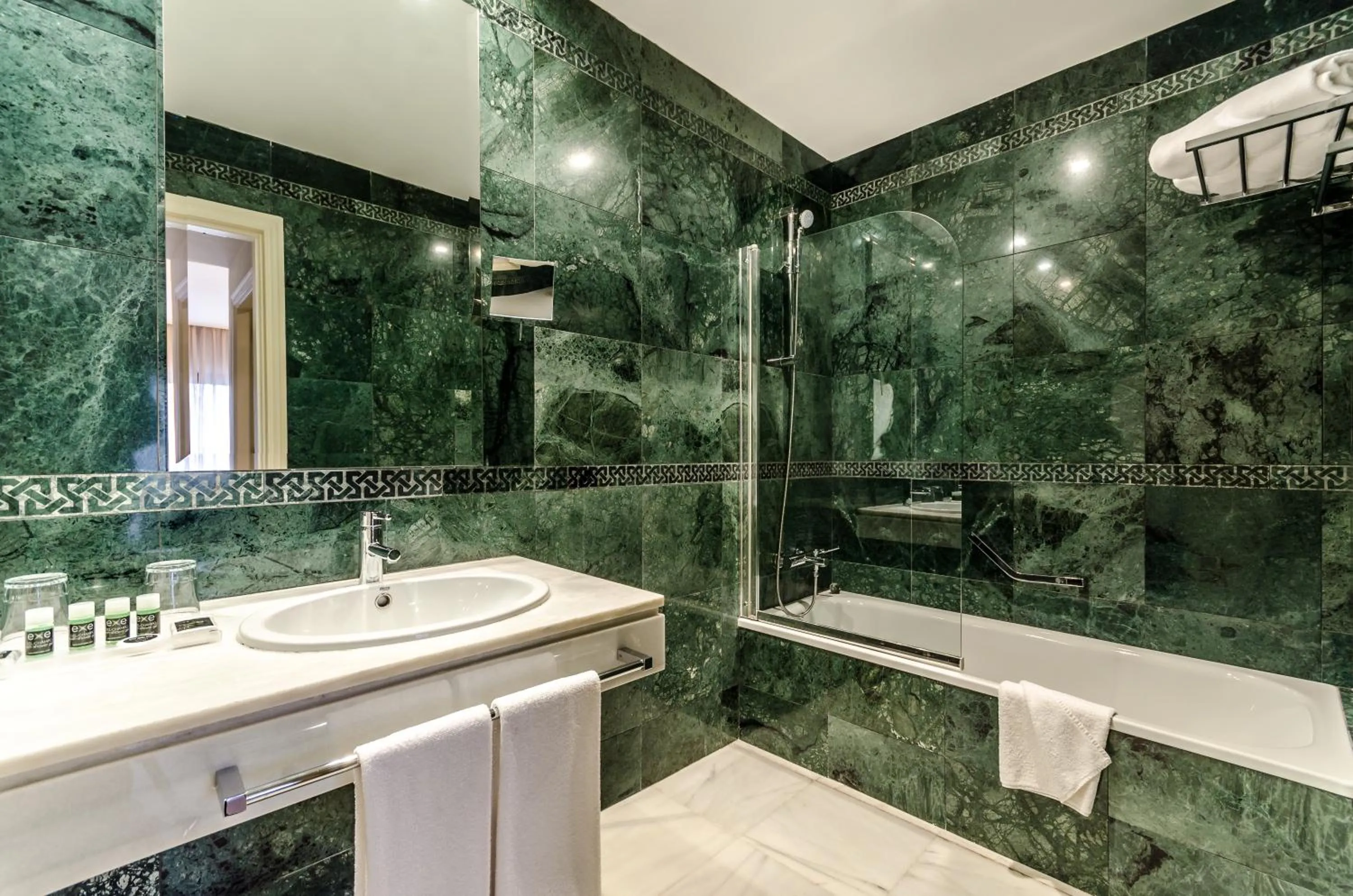 Bathroom in Exe Guadalete