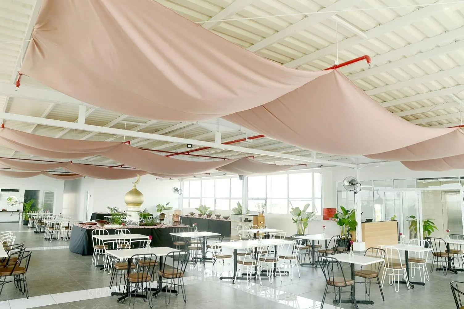 Restaurant/places to eat in Front One Hotel Pasir Koja Bandung