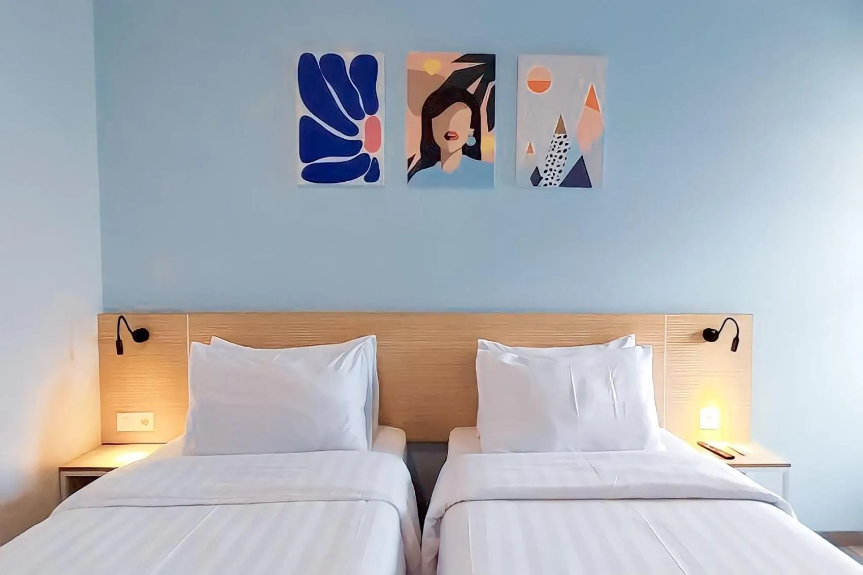 heating, Bed in Front One Hotel Pasir Koja Bandung