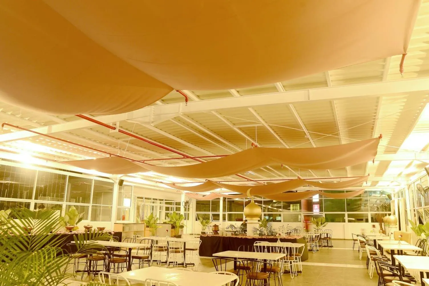 Restaurant/places to eat in Front One Hotel Pasir Koja Bandung