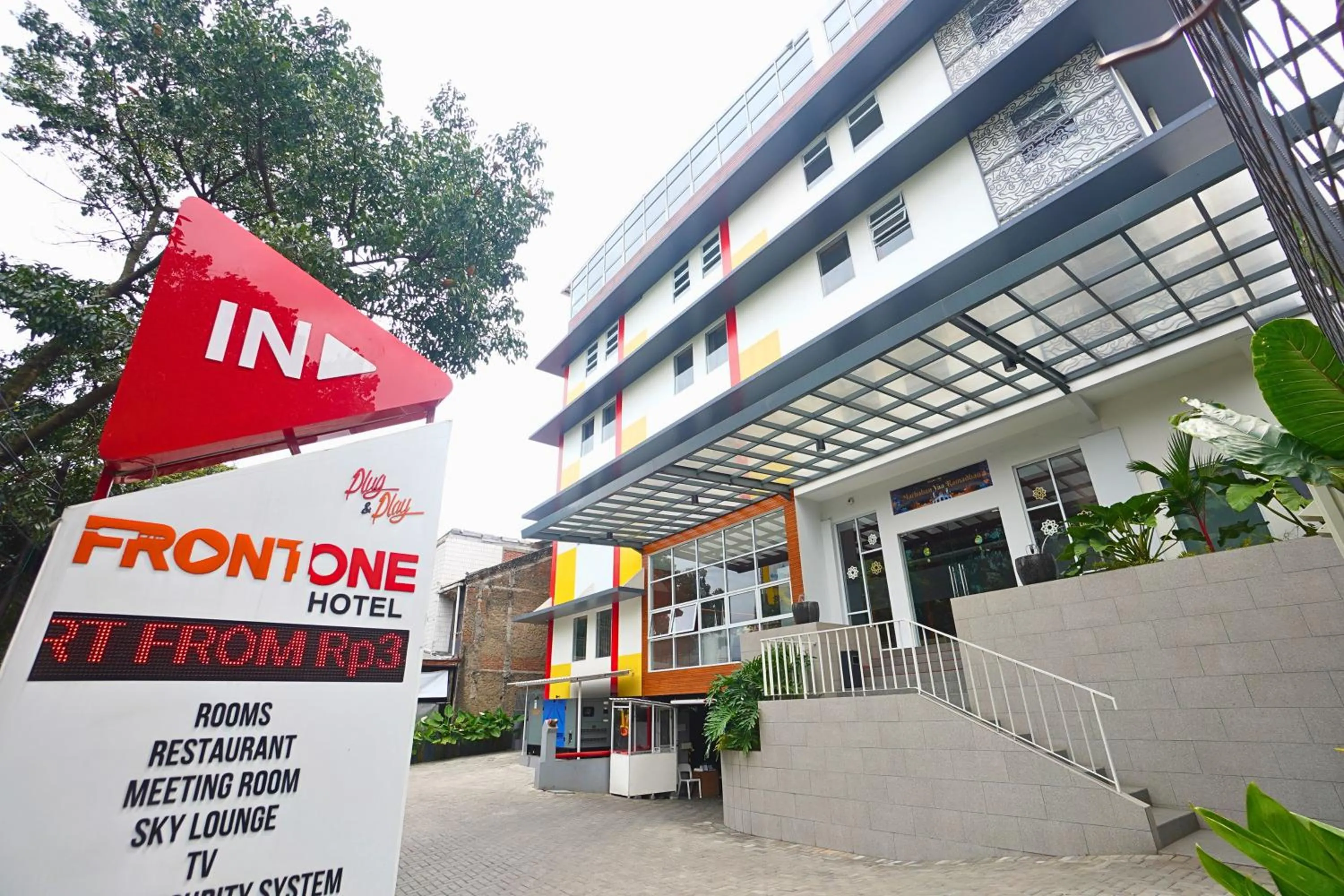 Facade/entrance in Front One Hotel Pasir Koja Bandung