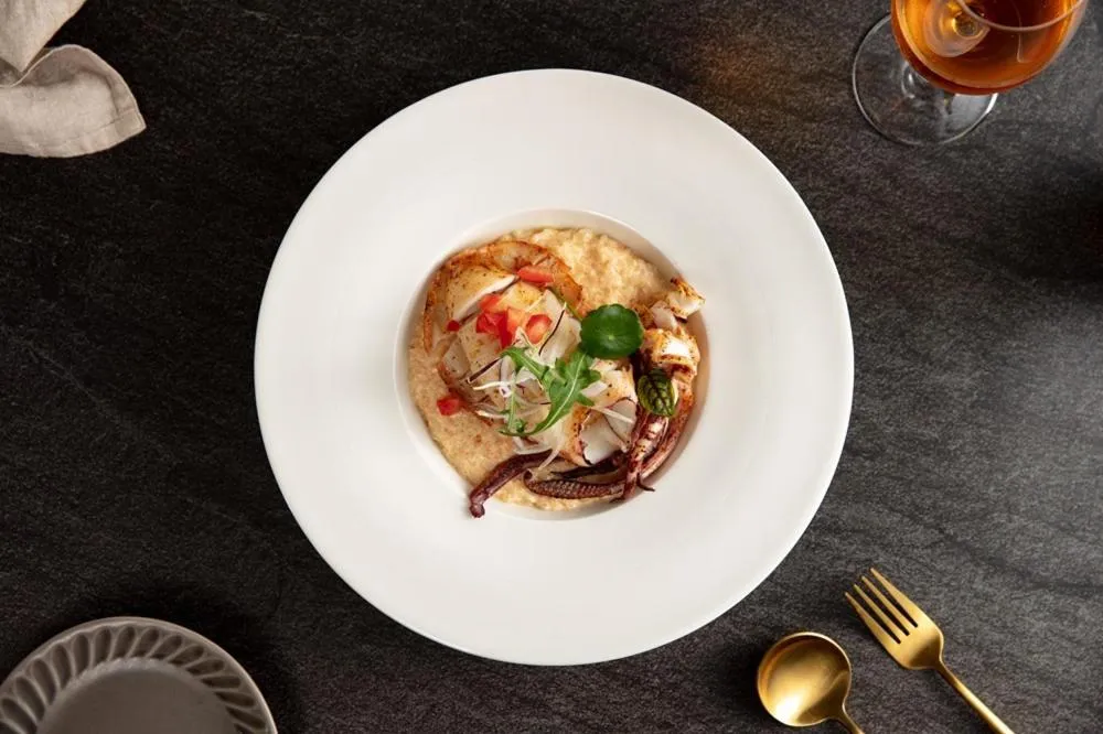 Restaurant/places to eat in CP Hotel