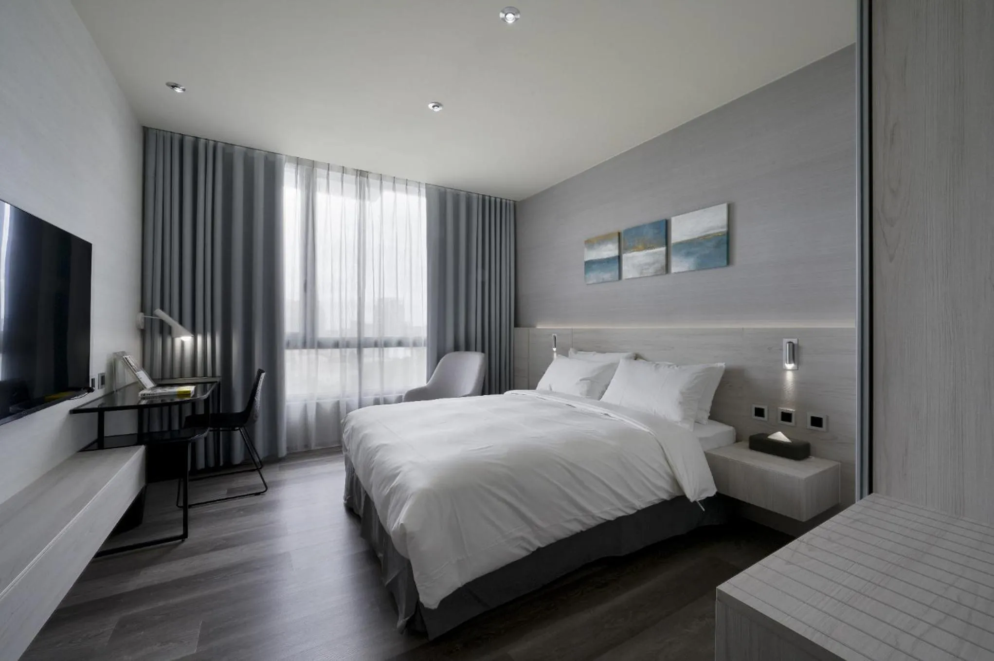 Communal lounge/ TV room, Bed in CP Hotel