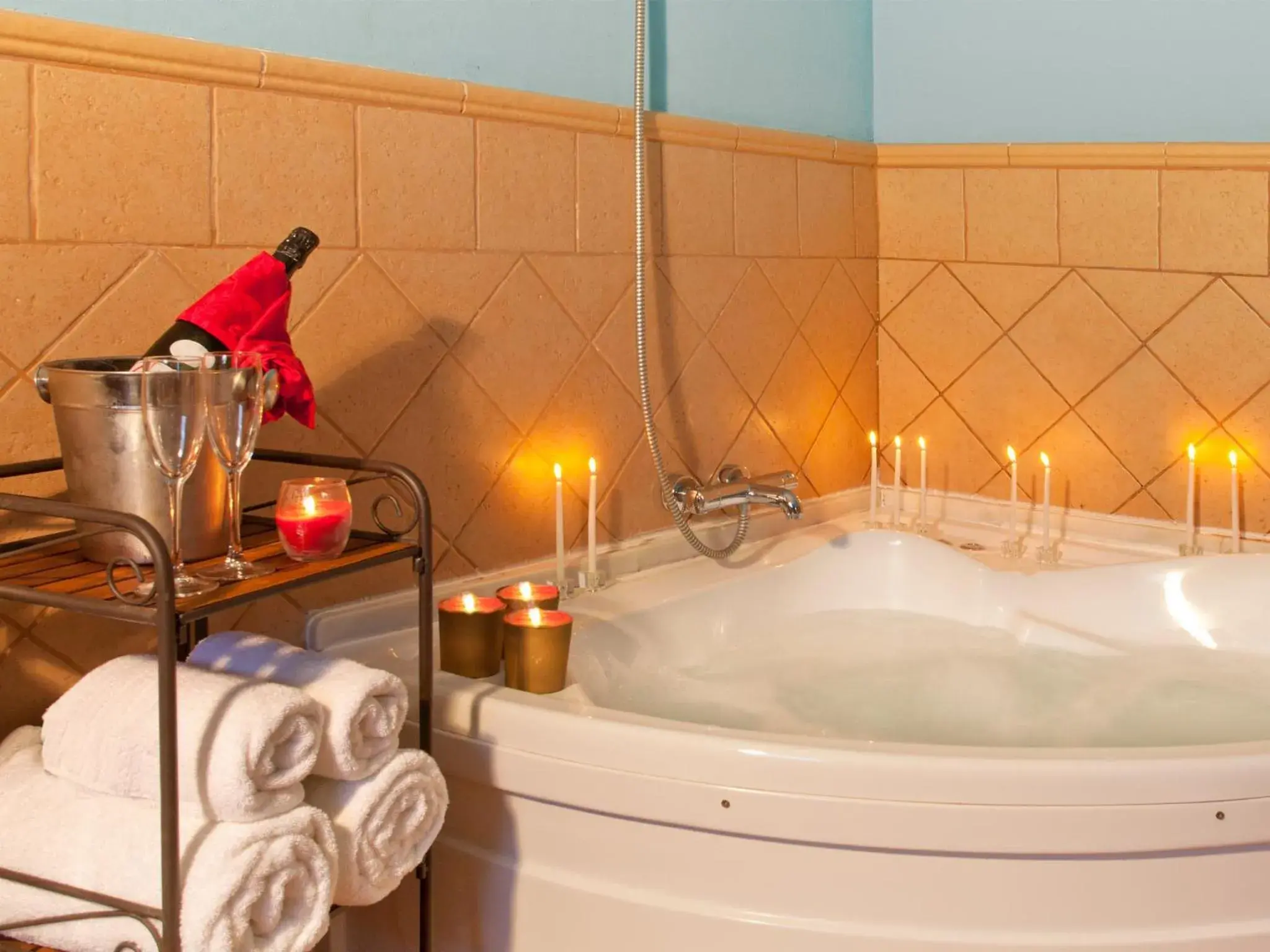 Superior Double Room (hydromassage bath) in Hotel Rural Molino del Puente Ronda Superior Double Room (hydromassage bath) in Hotel Rural Molino del Puente Ronda