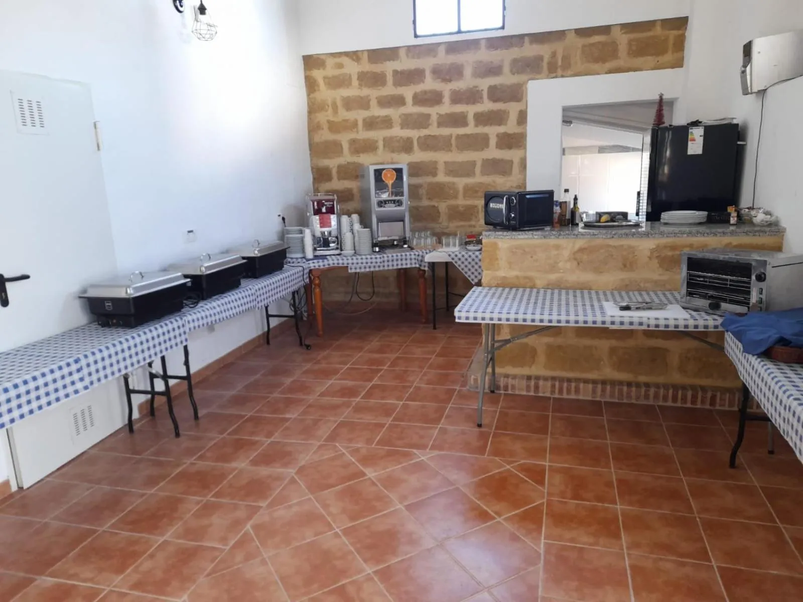 Restaurant/places to eat in Hacienda Marcharavi