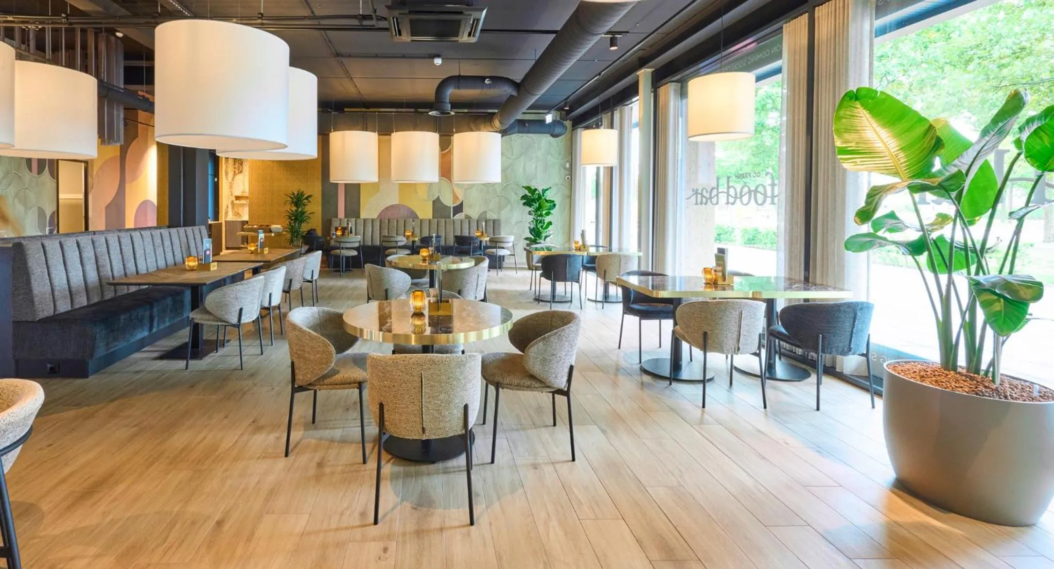 Restaurant/places to eat in Gr8 Hotel Breda