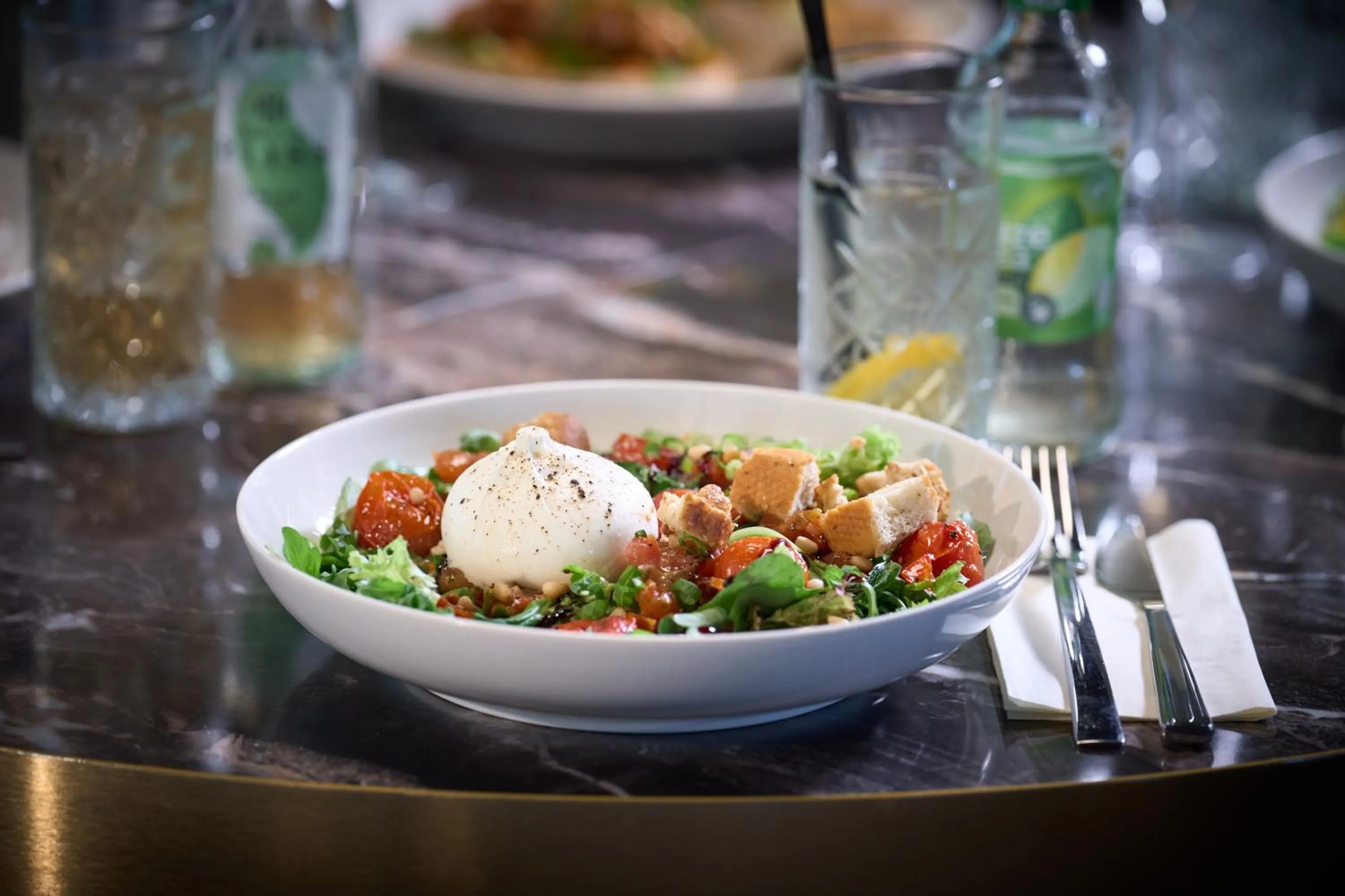 Restaurant/places to eat in Gr8 Hotel Breda