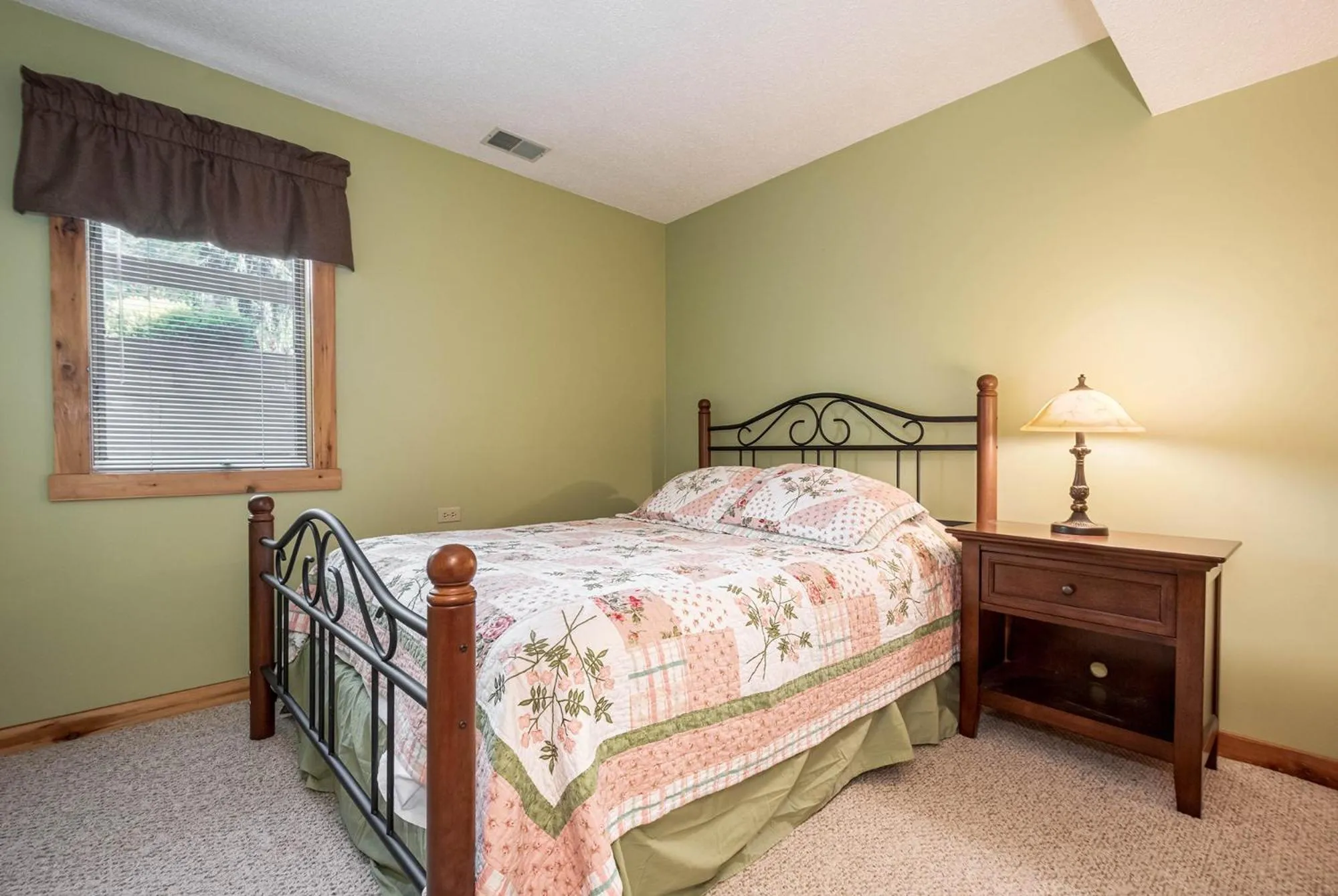 Property building, Bed in Sunset Chalet