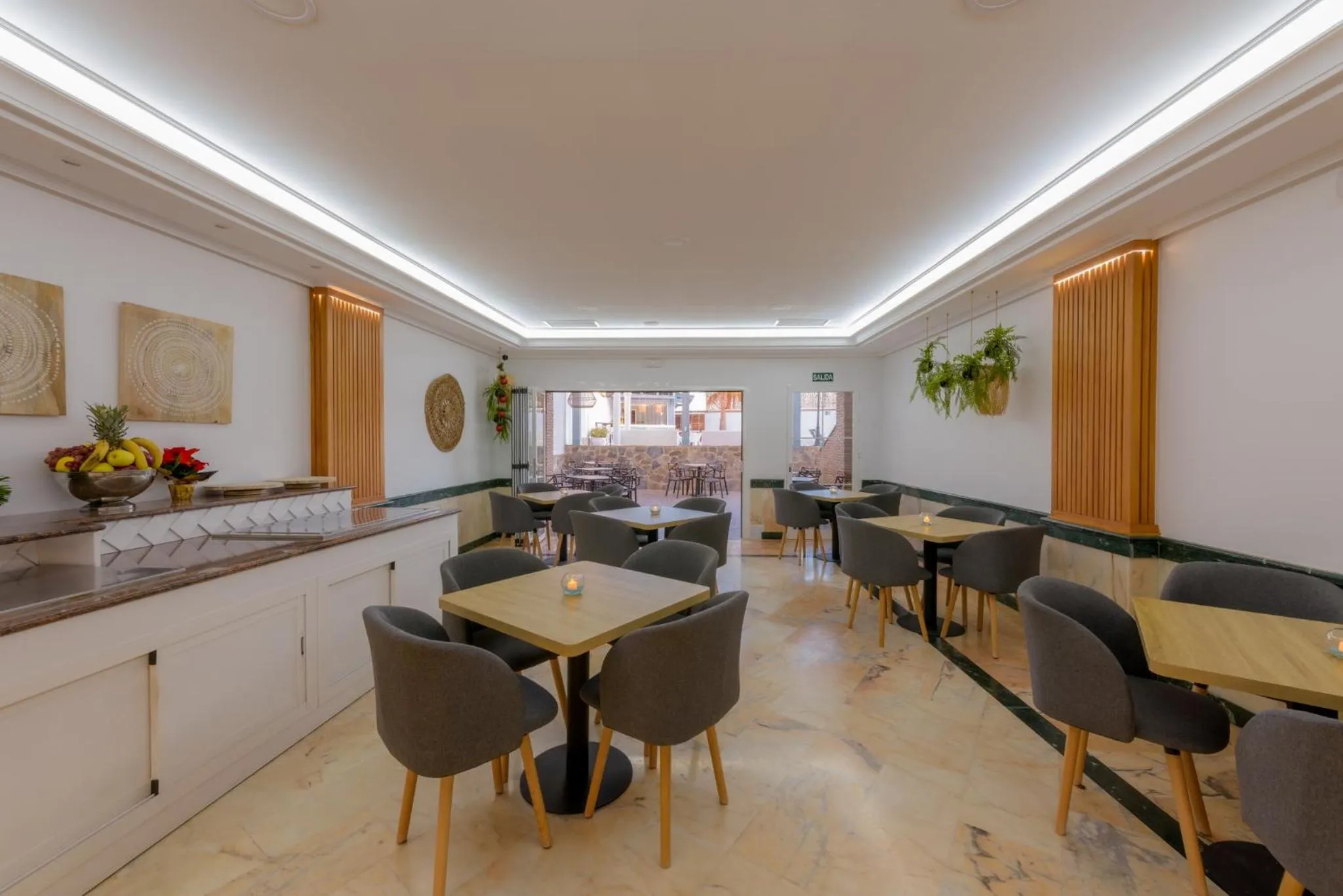 Restaurant/places to eat in Hotel Boutique Sibarys - Adults Recommended